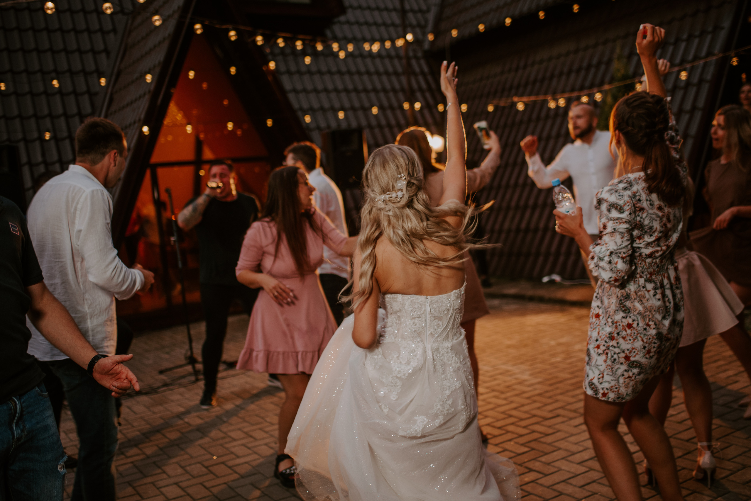 Водили хороводы. Свадебный, репортажный и семейный фотограф в Москве Арина Зак