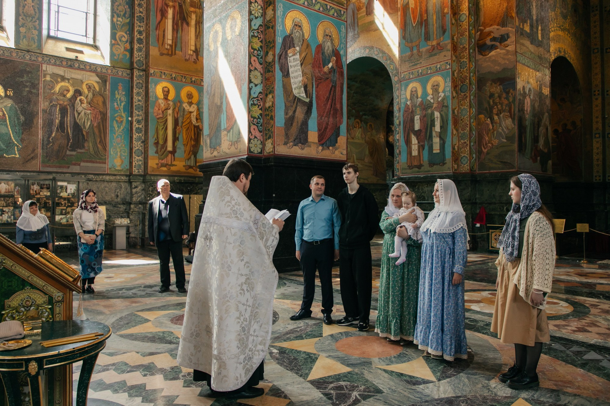 можно ли крестить в спасе на крови, сколько стоит крещение спас на крови, где лучше креститься в спб, лучшая церковь для крещения, где покрестить мальчика, где лучше крестить девочку, где покреститься взрослому, цена крещения для взрослого