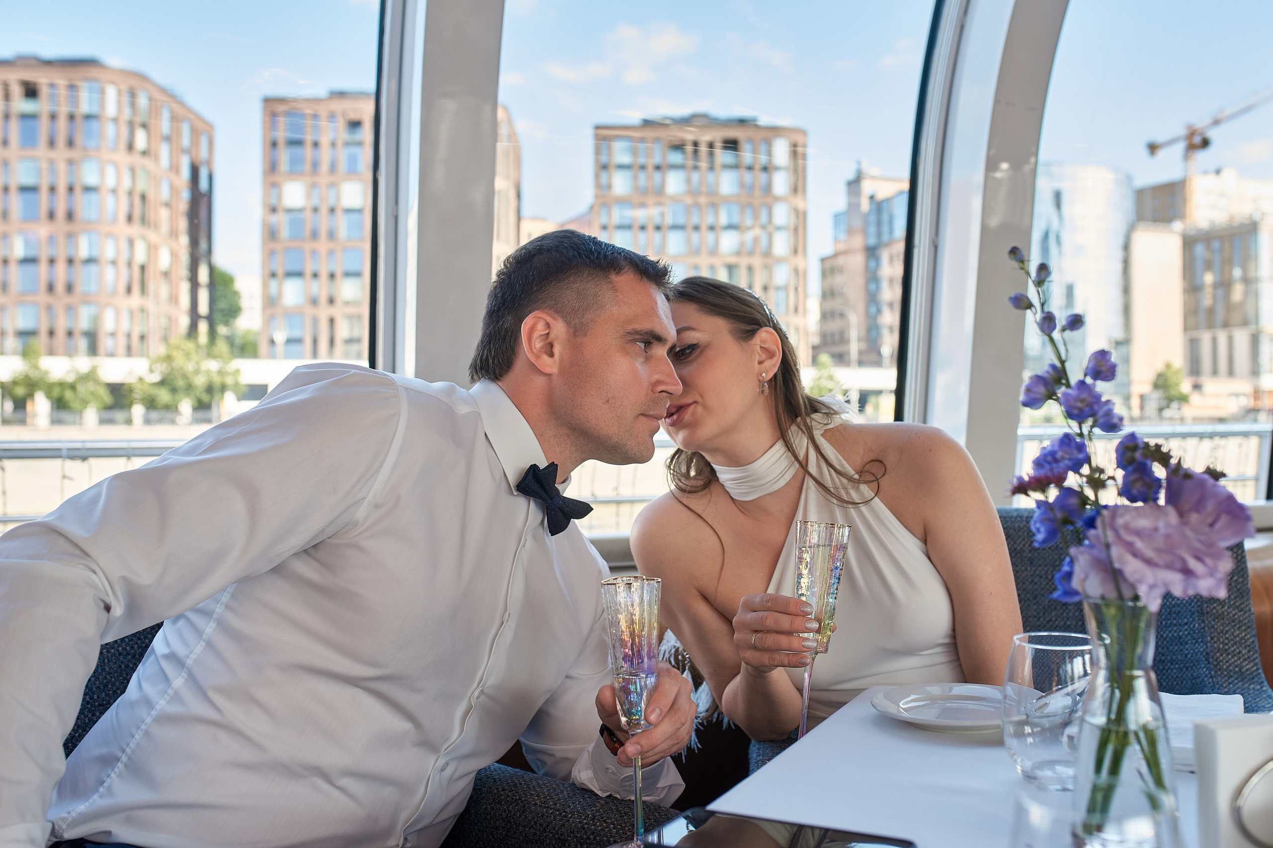 Свадебная прогулка на корабле, по Москве-реке