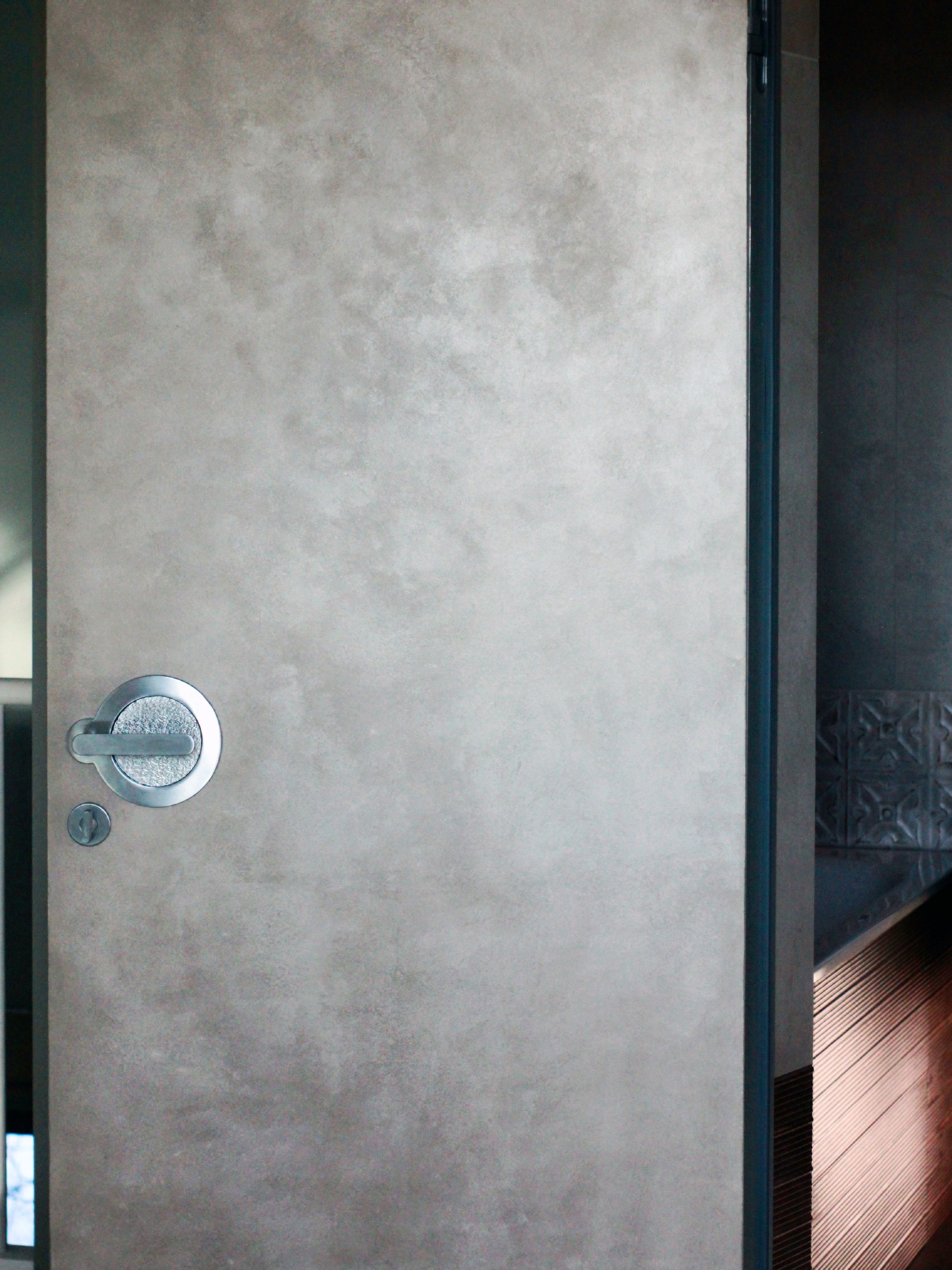 Квартира дверь в ванной комнате. SOLOMAKHINA| САЛОН ДЕКОРАТИВНЫХ ПОКРЫТИЙ|