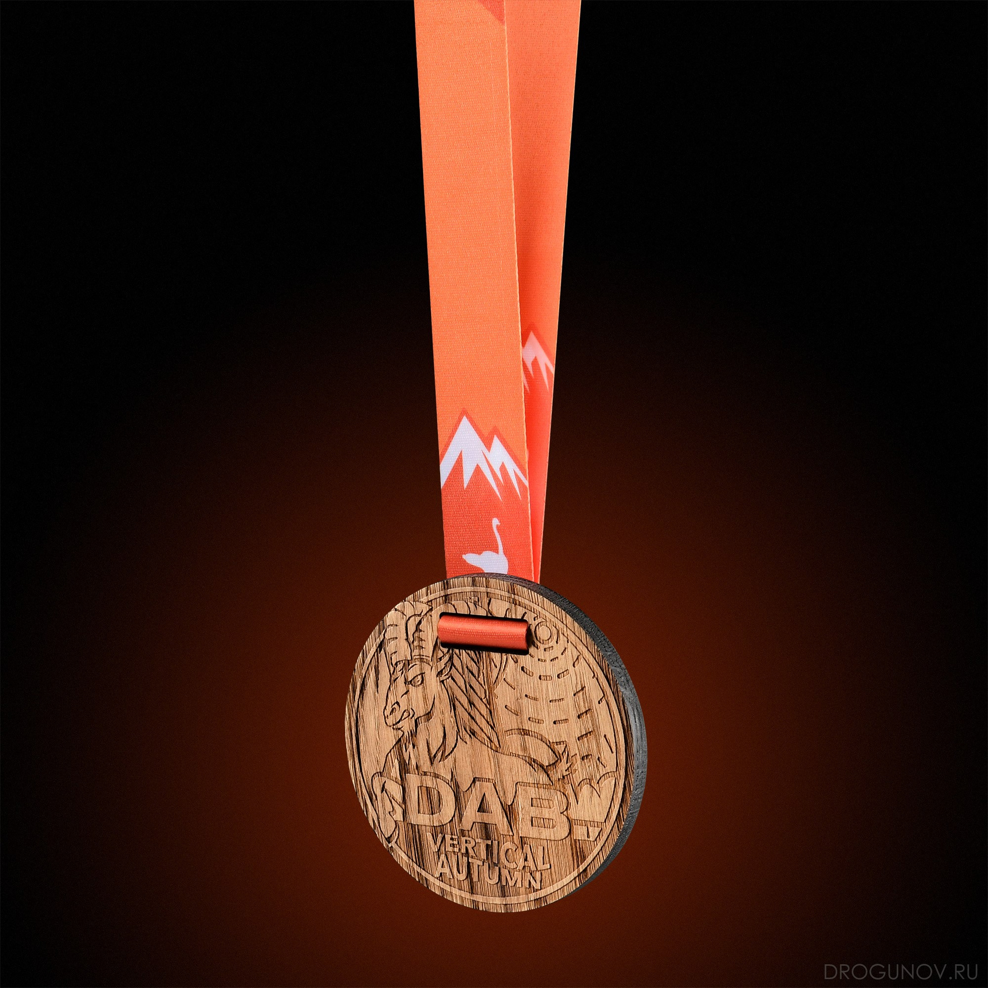 медаль финишера Dub Vertical autum night 2022
