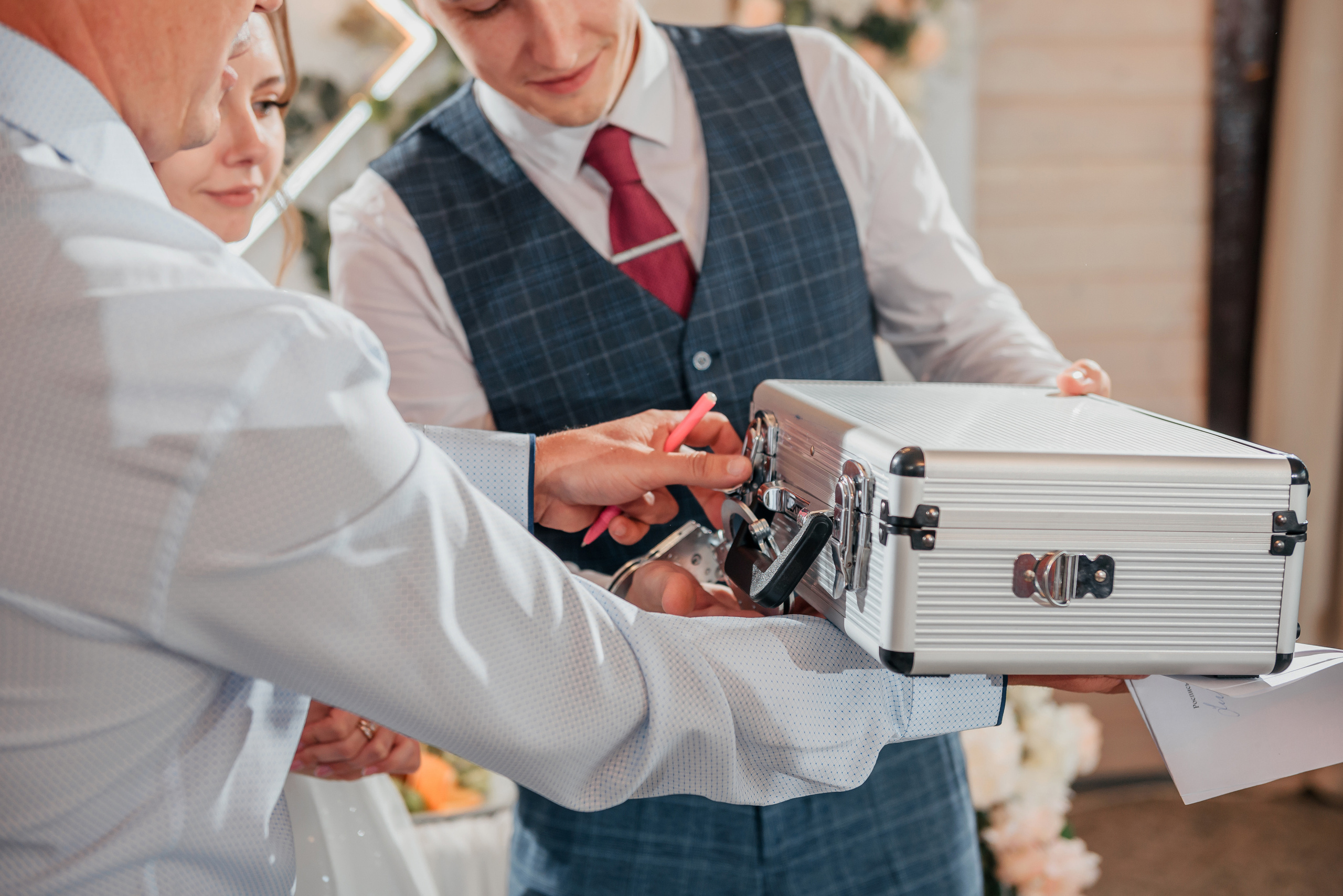 L&S. #свадебныйфотограф #wedding #weddingday #lovestory #фотографволгогр