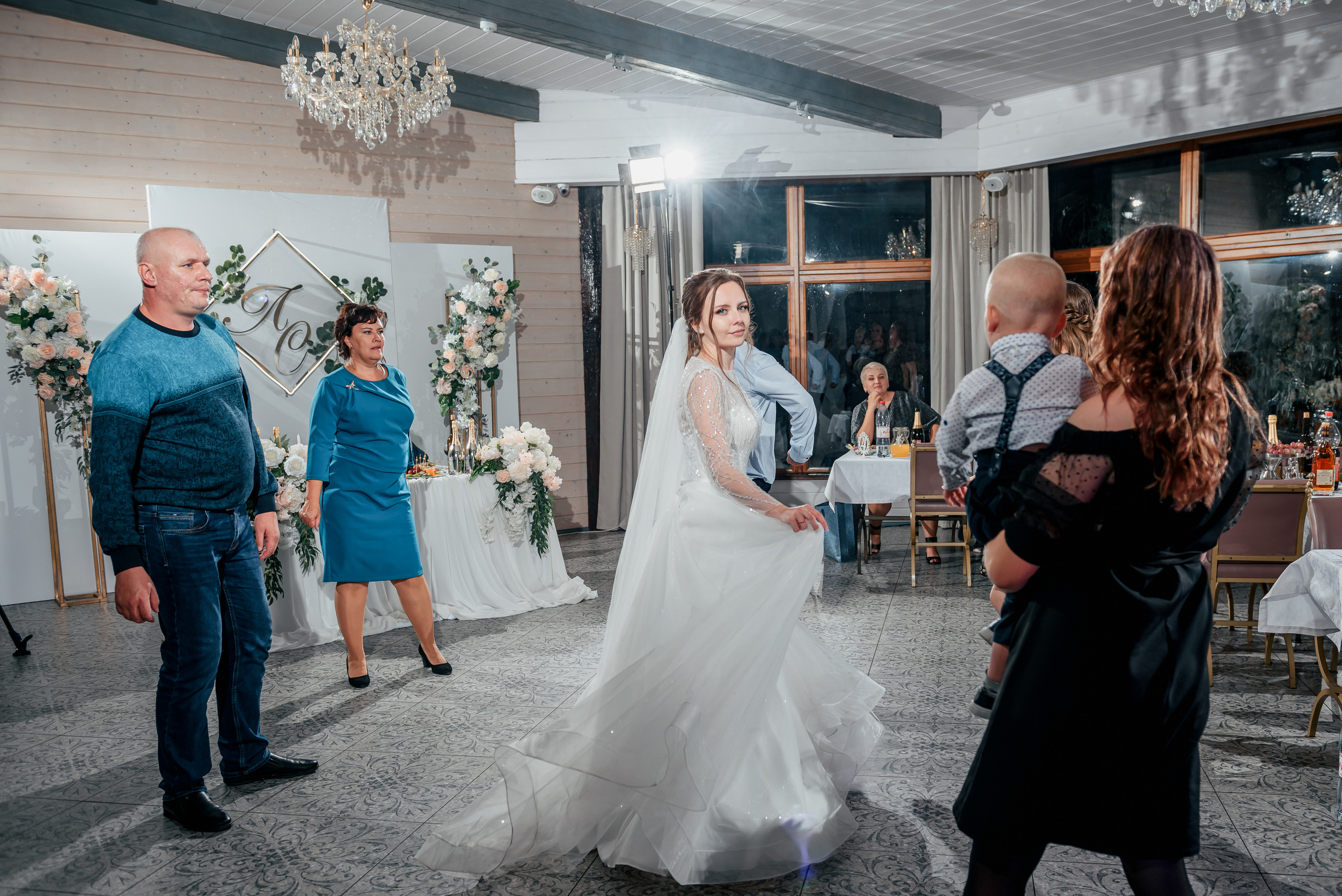 L&S. #свадебныйфотограф #wedding #weddingday #lovestory #фотографволгогр