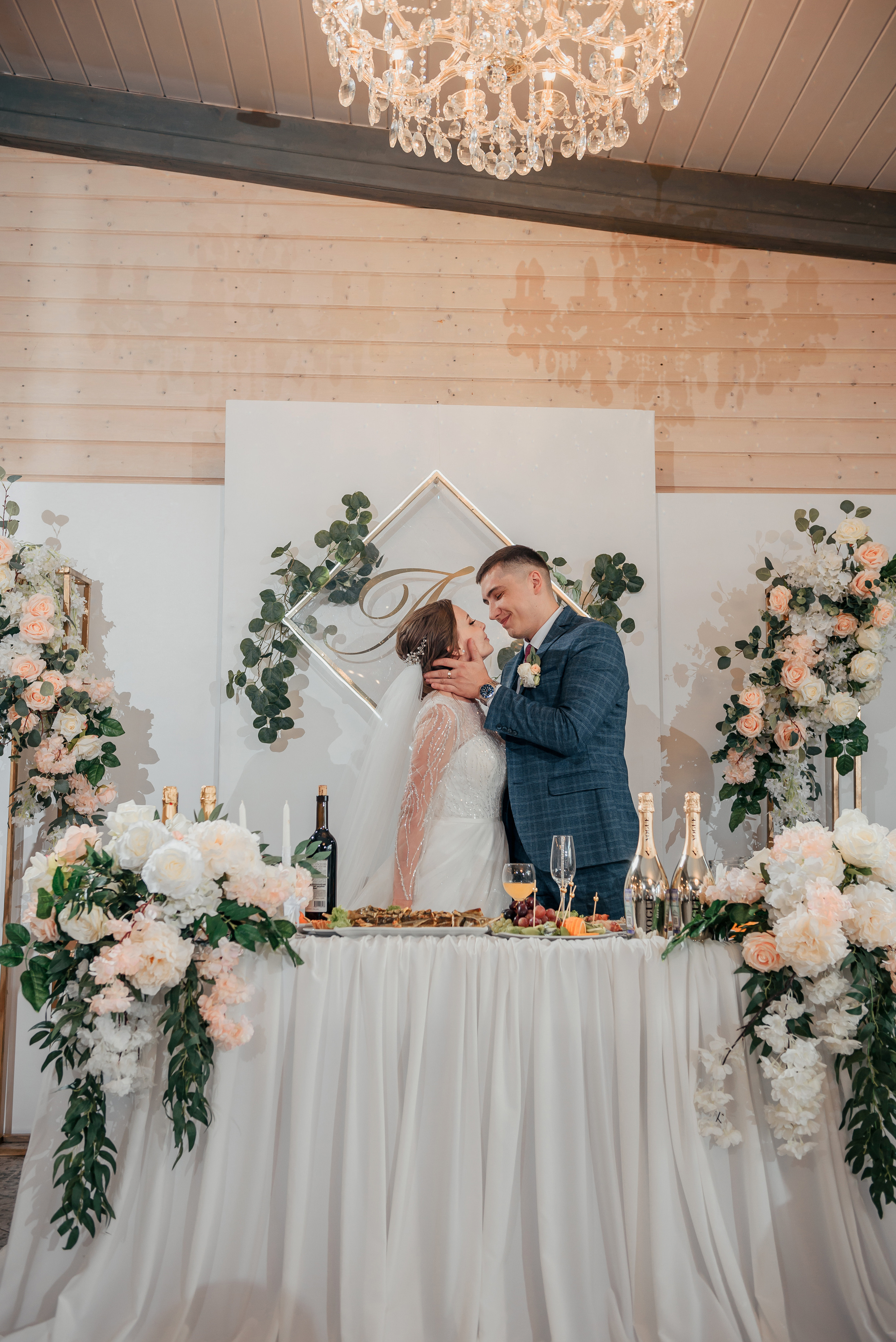 L&S. #свадебныйфотограф #wedding #weddingday #lovestory #фотографволгогр