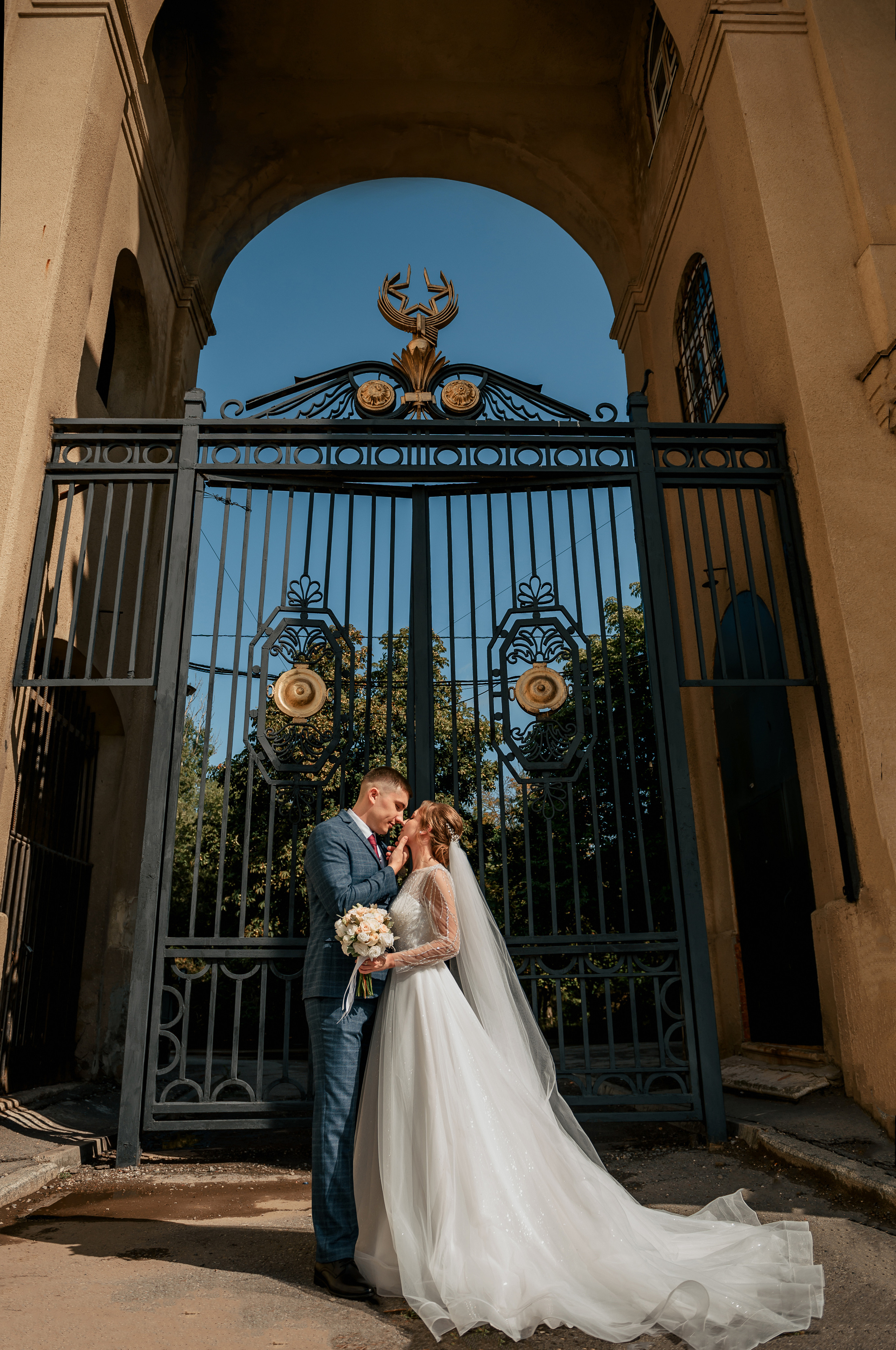 L&S. #свадебныйфотограф #wedding #weddingday #lovestory #фотографволгогр