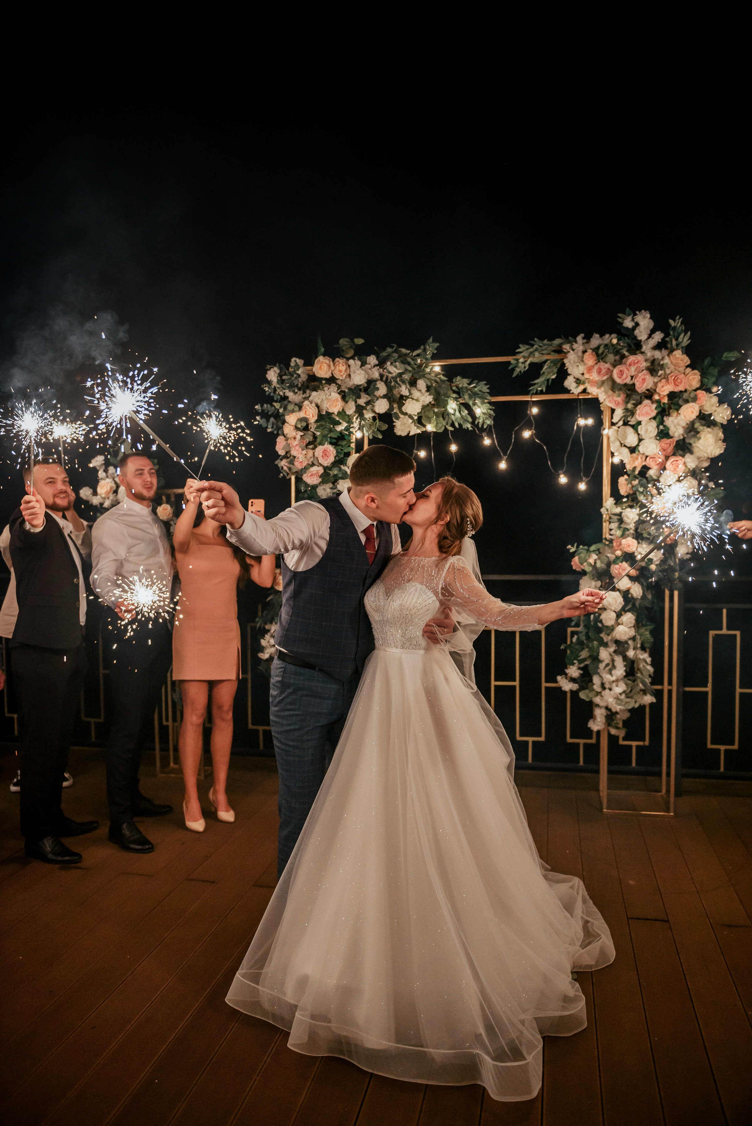 L&S. #свадебныйфотограф #wedding #weddingday #lovestory #фотографволгогр