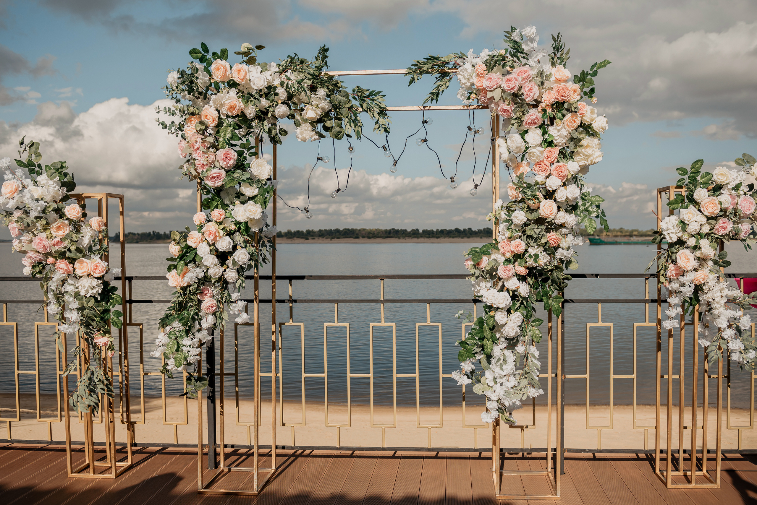 L&S. #свадебныйфотограф #wedding #weddingday #lovestory #фотографволгогр