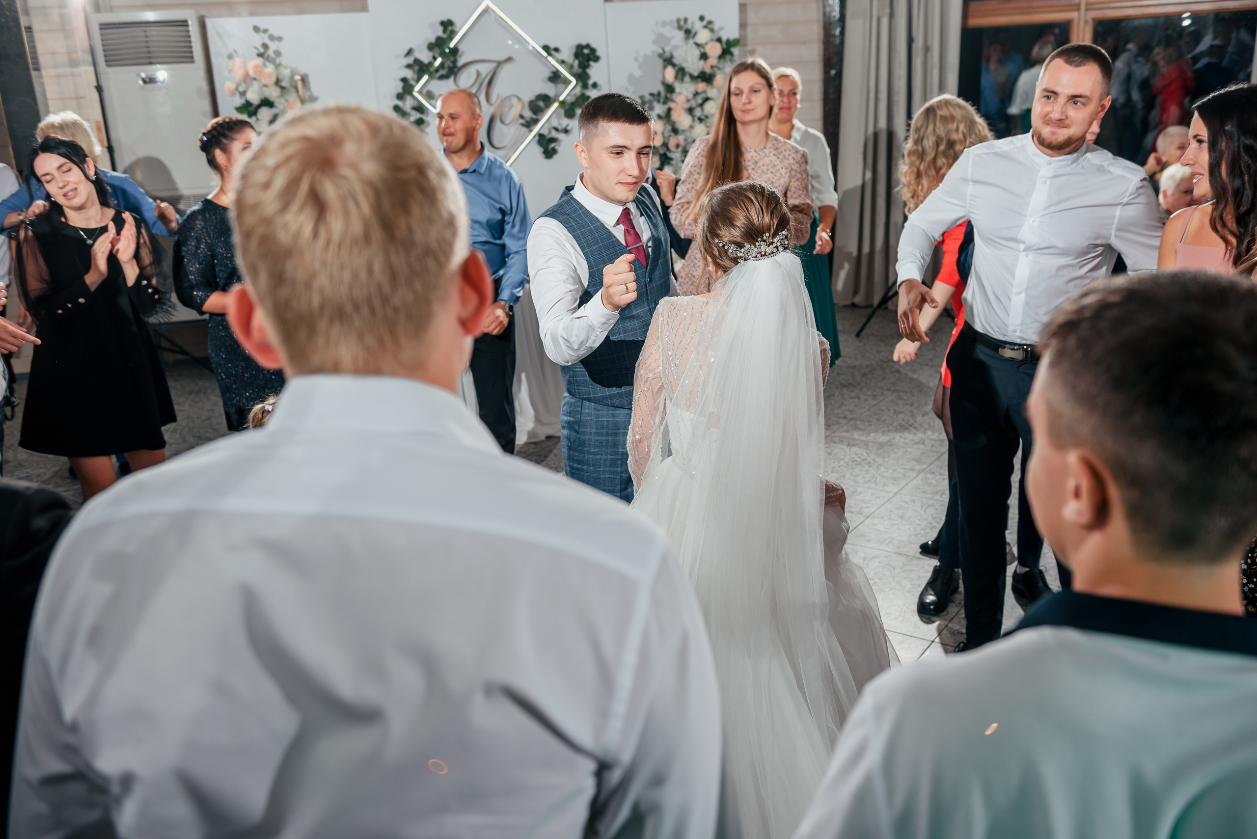 L&S. #свадебныйфотограф #wedding #weddingday #lovestory #фотографволгогр