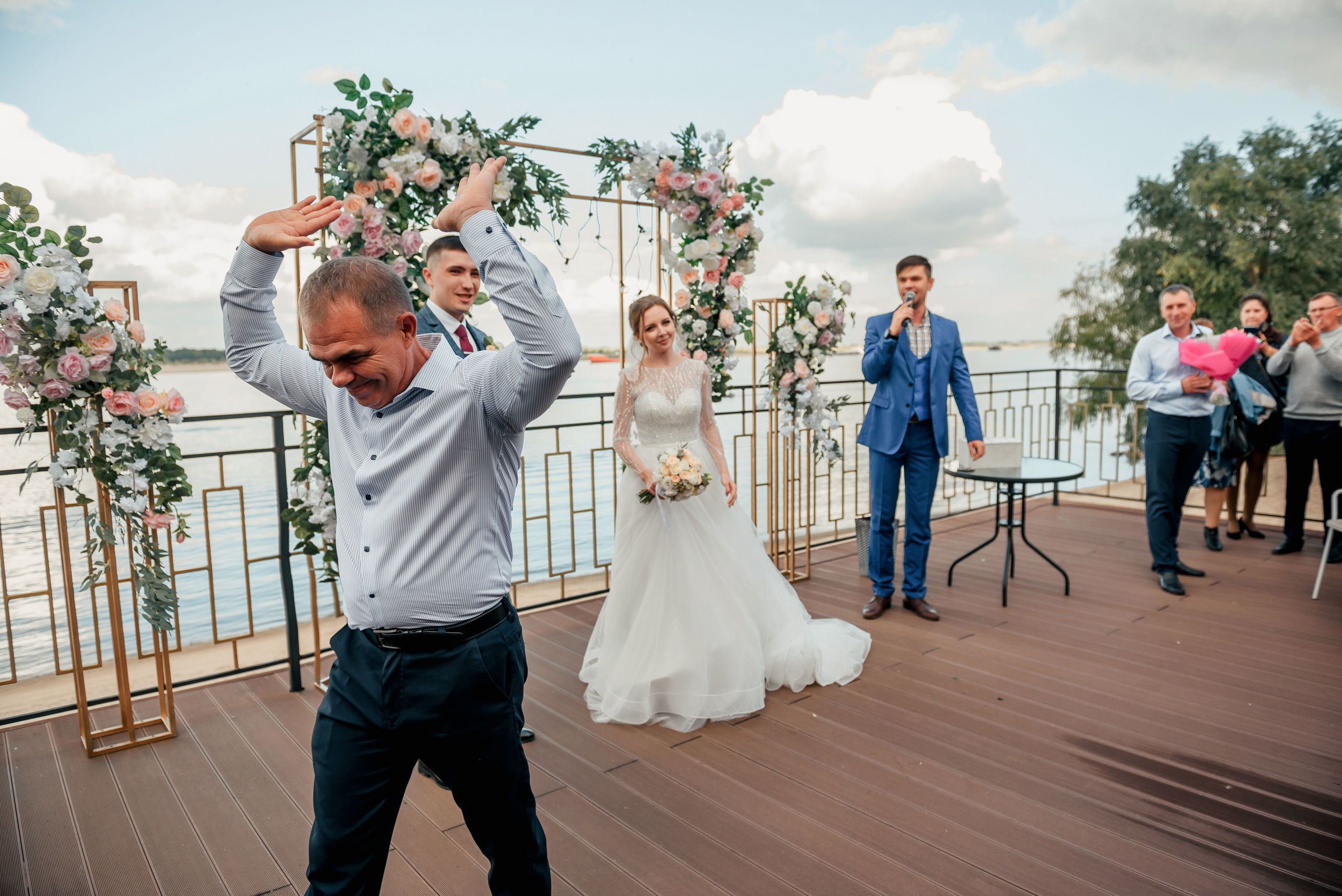 L&S. #свадебныйфотограф #wedding #weddingday #lovestory #фотографволгогр