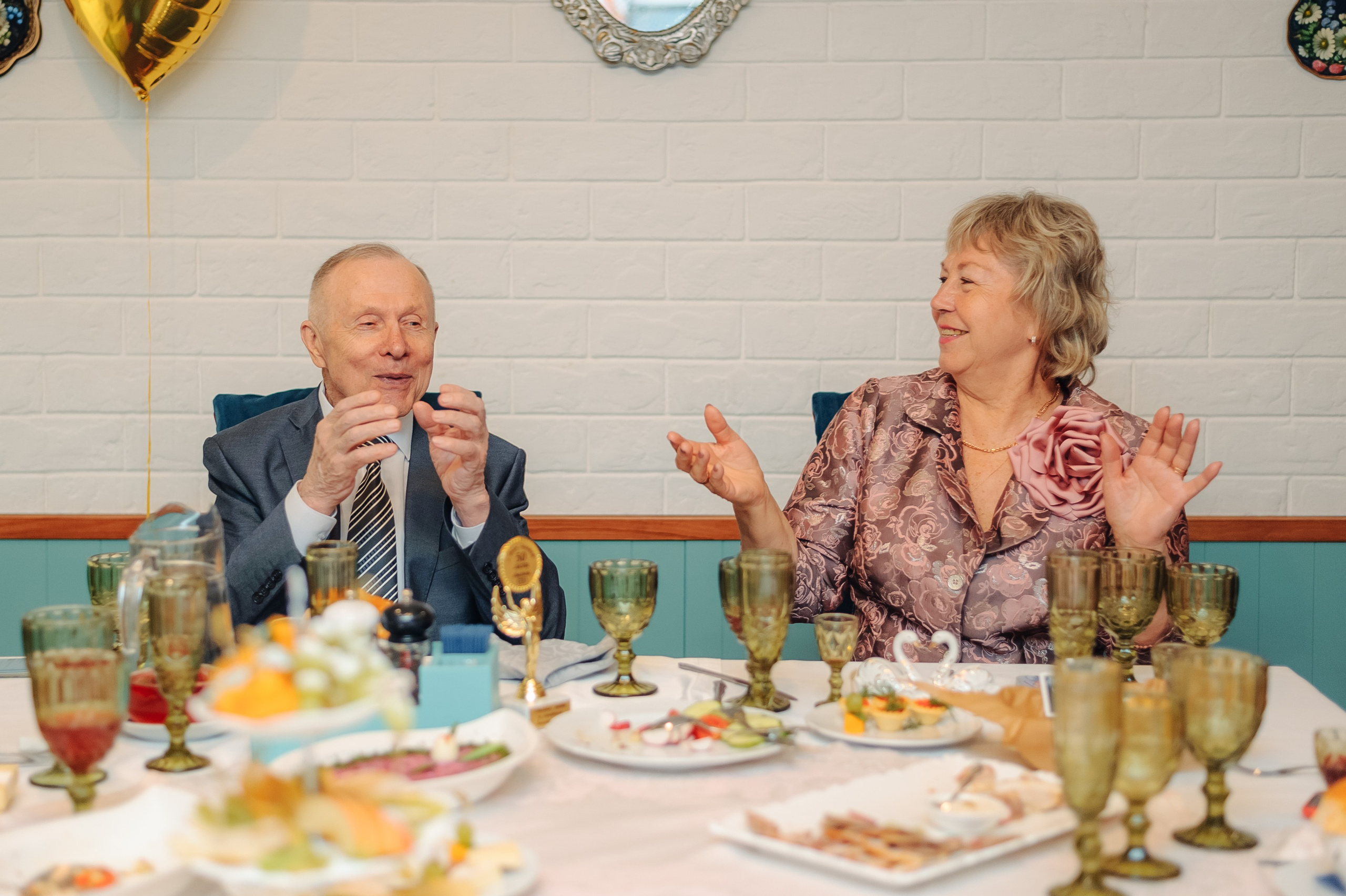 Тихий семейный праздник в ресторане Подкова. Свадебный фотограф в Екатеринбурге Артём Зайнетдинов