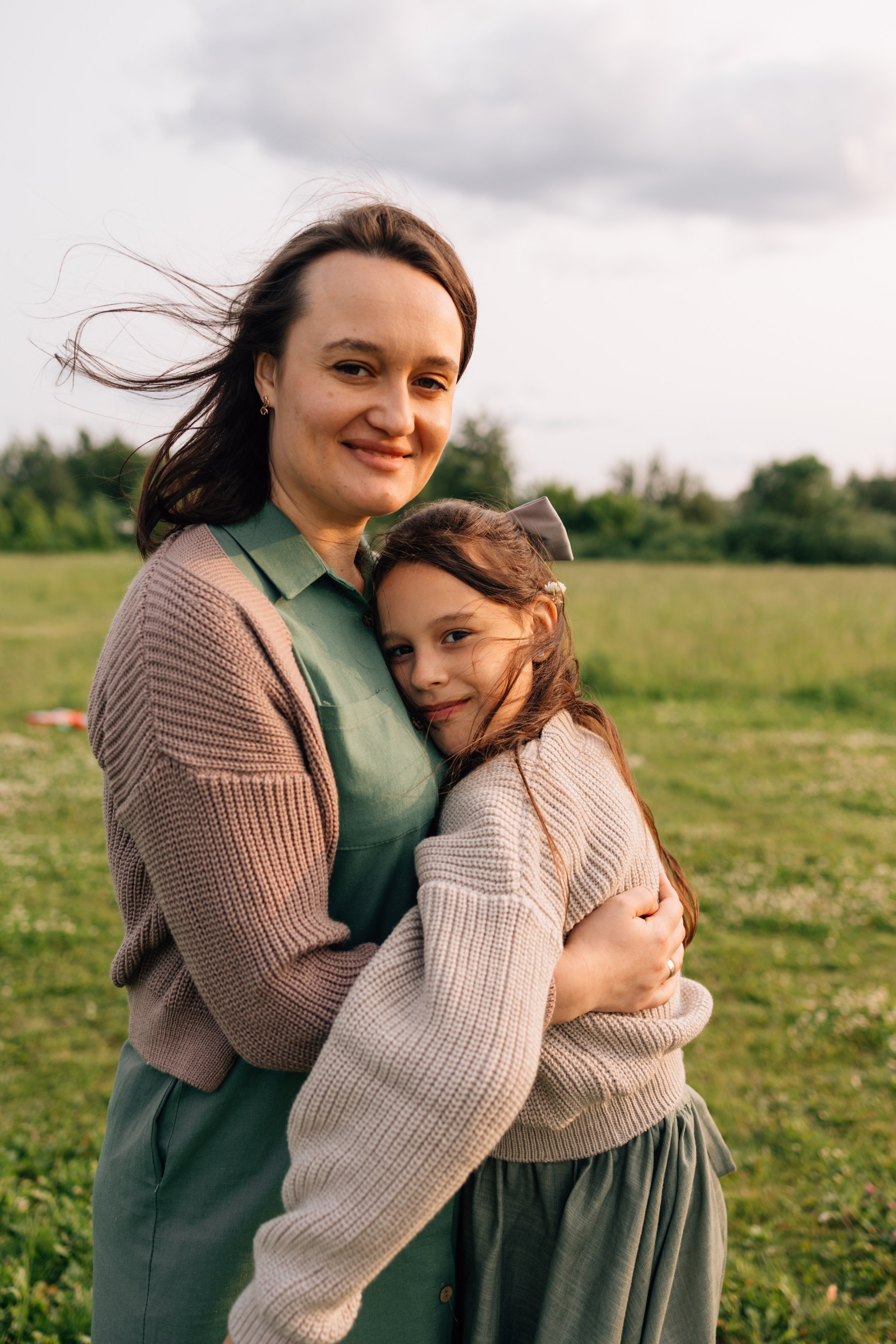 Анна, Марчелло, Настенька и Влада в поле. Фотограф Москва Светлана Кирюшина