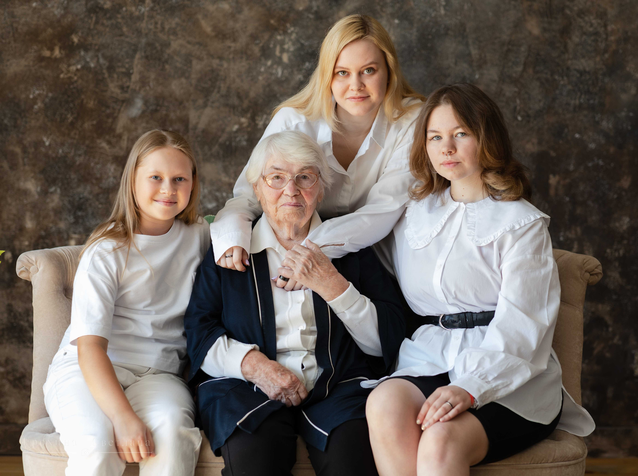 Фотосессия нескольких поколений женщин одной семьи. Фотограф Ерохина Светлана — фотосессии в Екатеринбурге