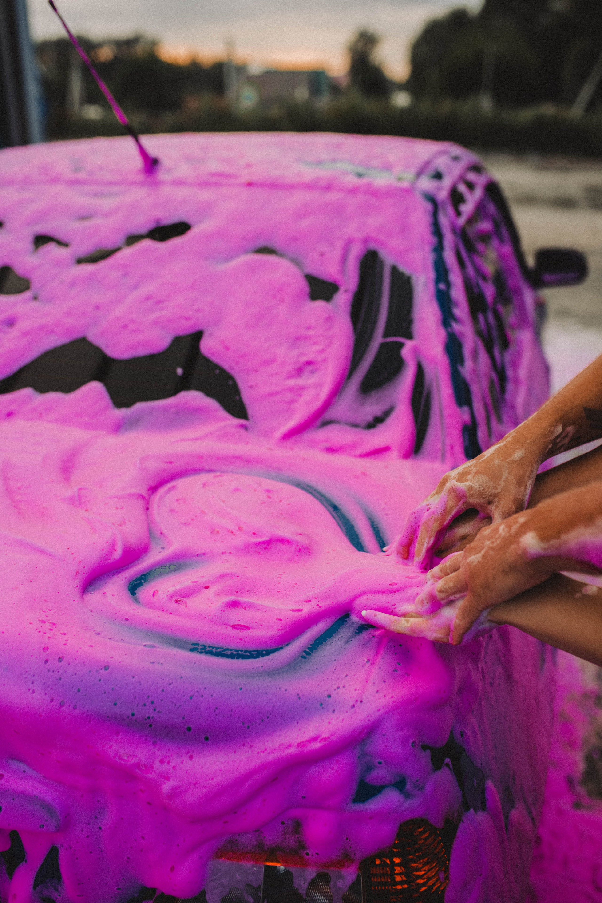 Любовь на одной из городских автомоек. Свадебный фотограф Новосибирск