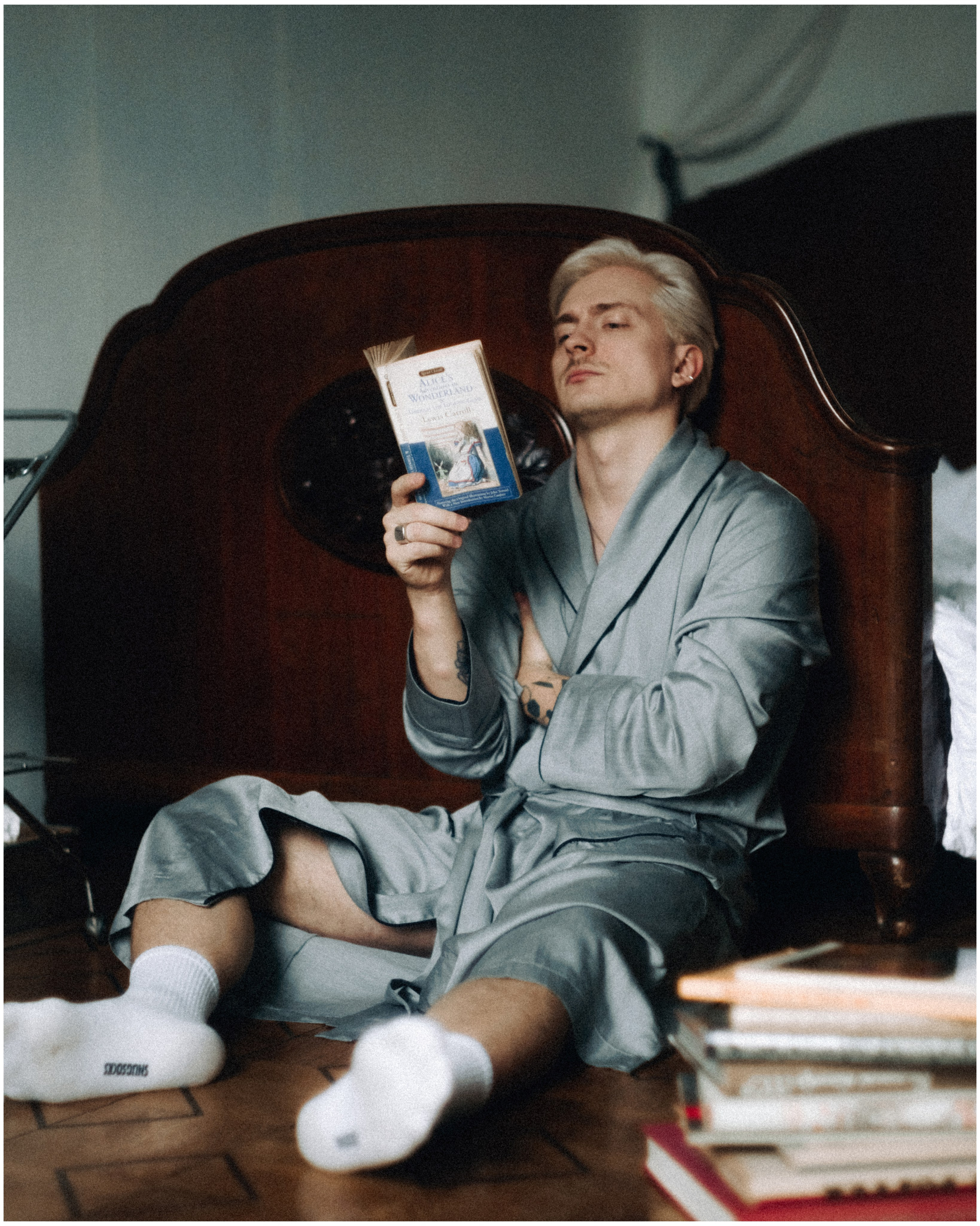 Портретная фотосессия мужчины в квартире в москве