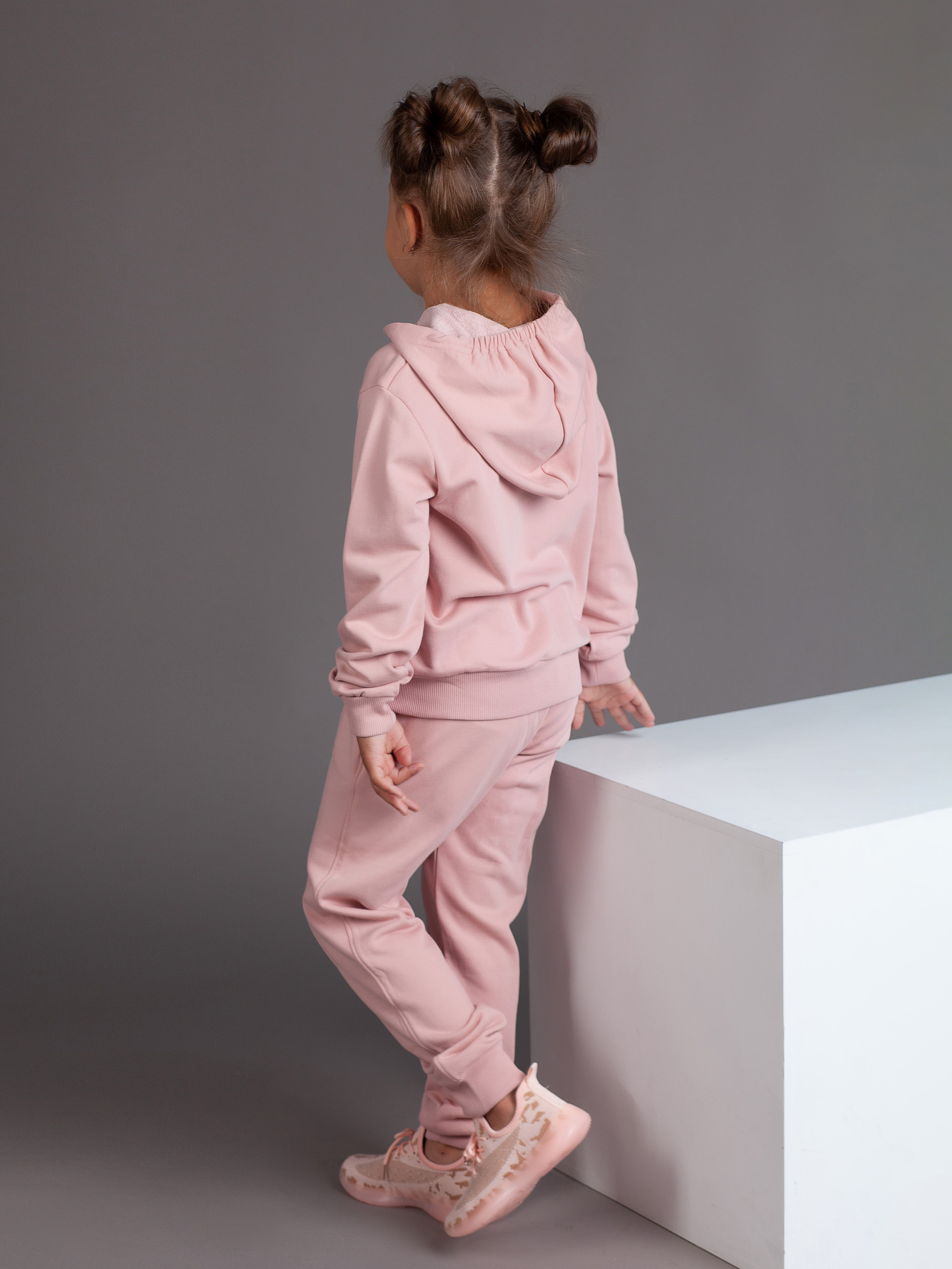 Съёмка одежды на моделях в студии. Фотограф Мальнева Юлия в Липецке, в Москве. Фотостудия MARU в Липецке