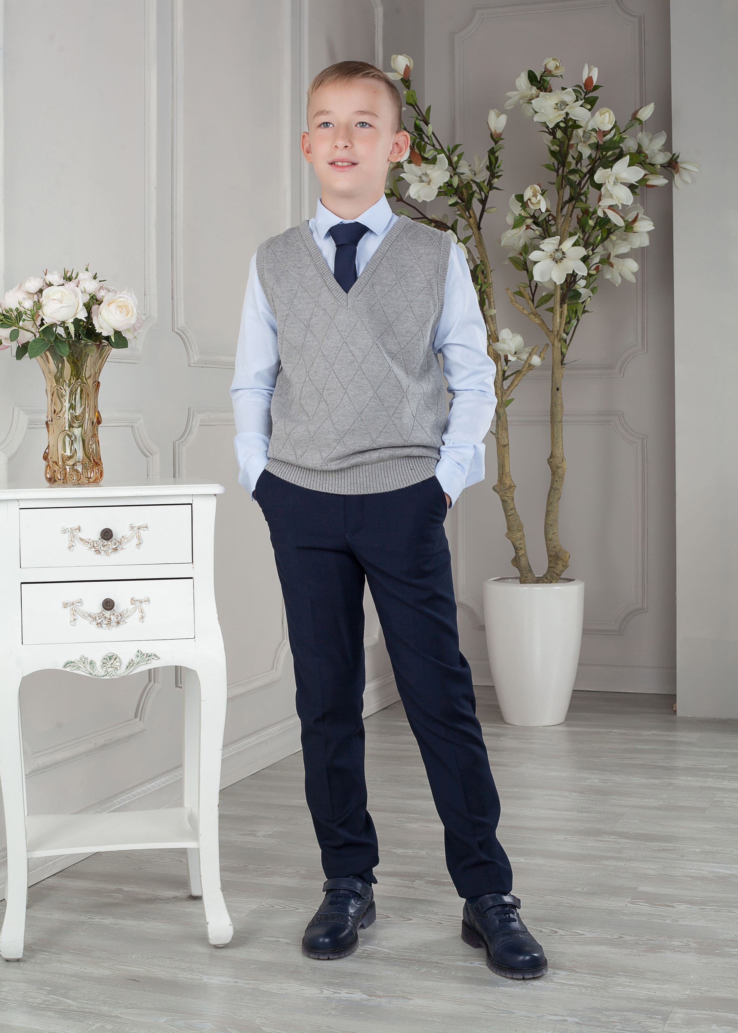 Школьная форма в студии. Фотограф Мальнева Юлия в Липецке, в Москве. Фотостудия MARU в Липецке