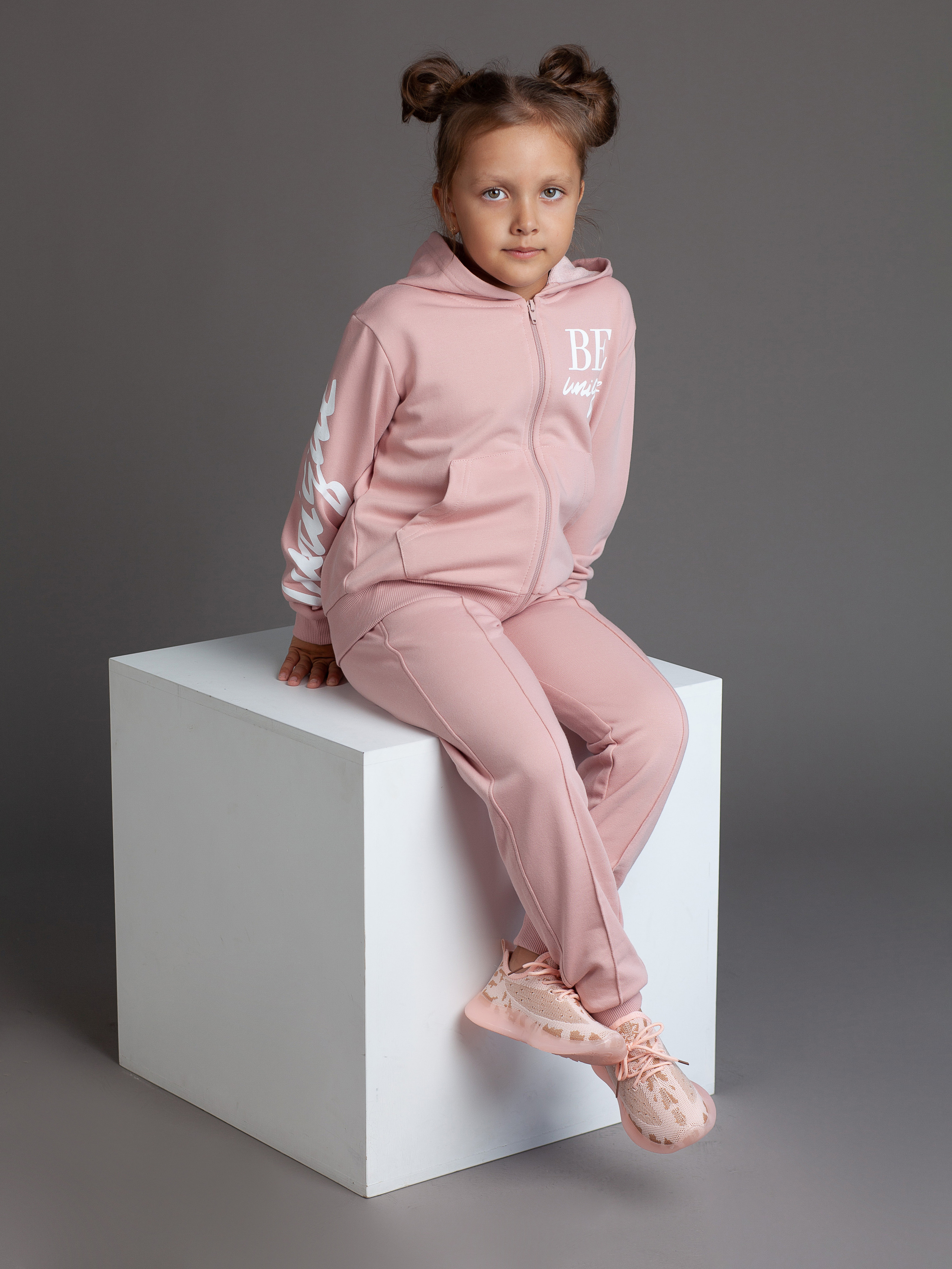 Съёмка одежды на моделях в студии. Фотограф Мальнева Юлия в Липецке, в Москве. Фотостудия MARU в Липецке