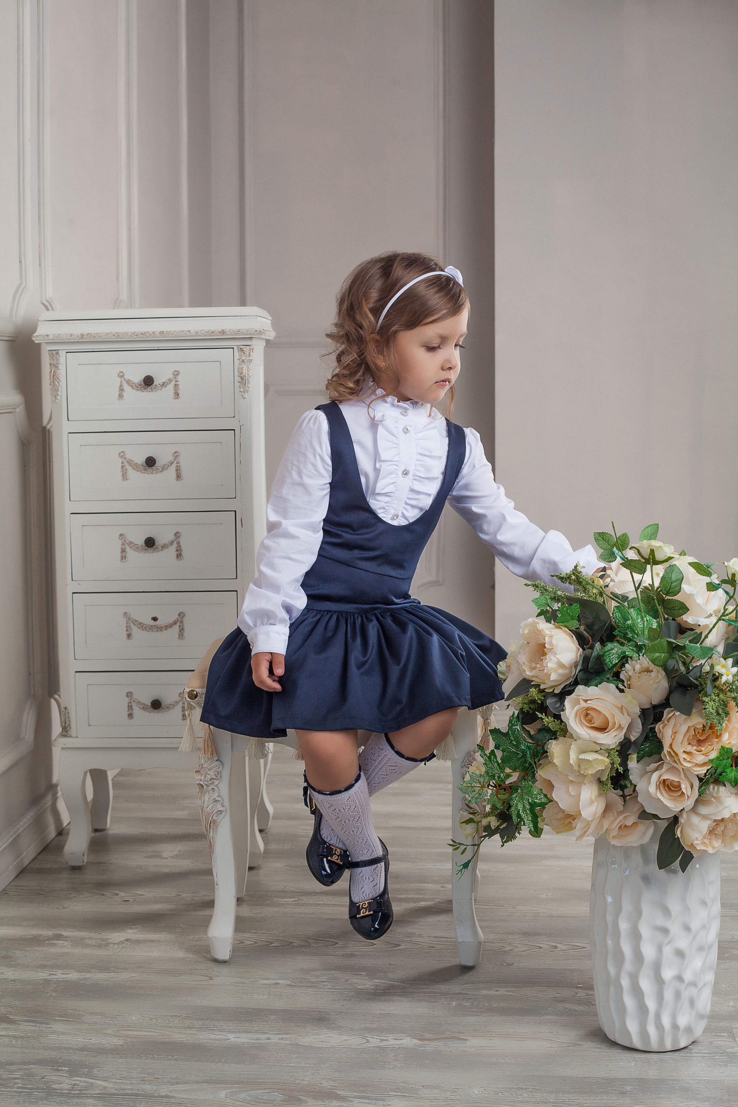 Школьная форма в студии. Фотограф Мальнева Юлия в Липецке, в Москве. Фотостудия MARU в Липецке