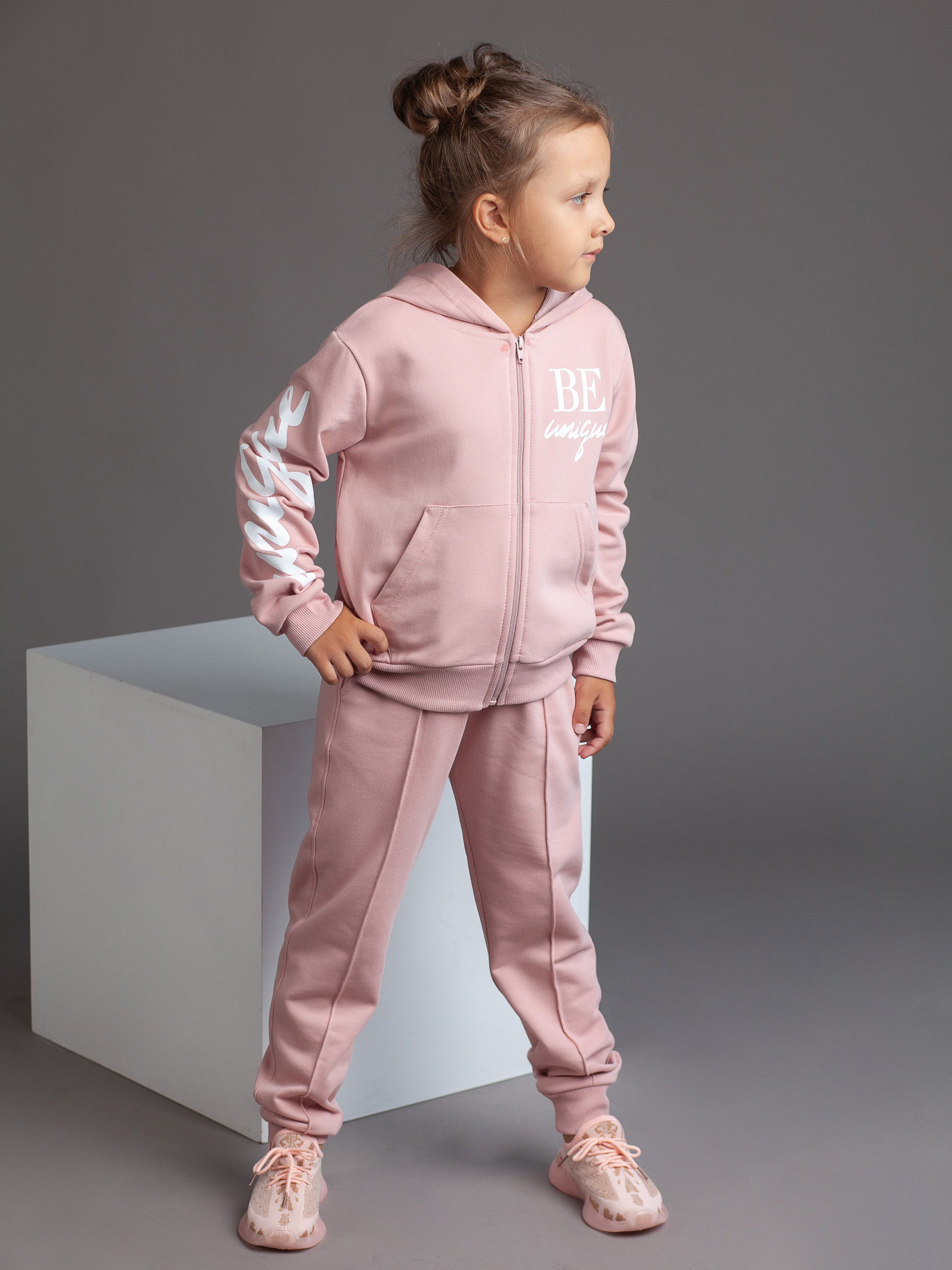 Съёмка одежды на моделях в студии. Фотограф Мальнева Юлия в Липецке, в Москве. Фотостудия MARU в Липецке