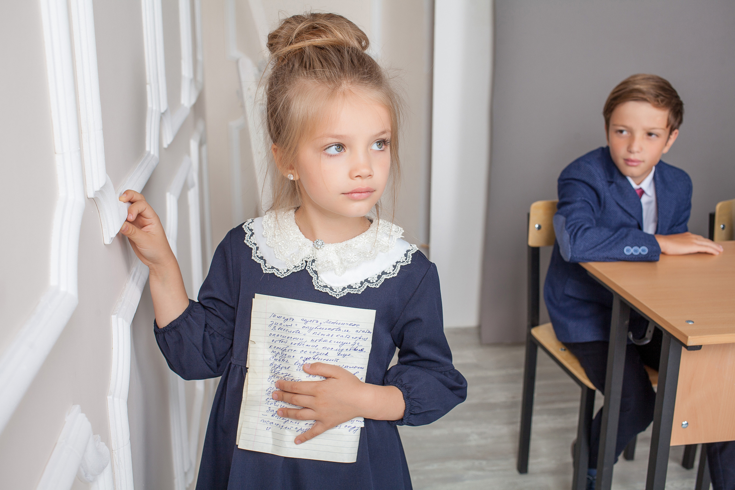 Школьная форма в студии. Фотограф Мальнева Юлия в Липецке, в Москве. Фотостудия MARU в Липецке