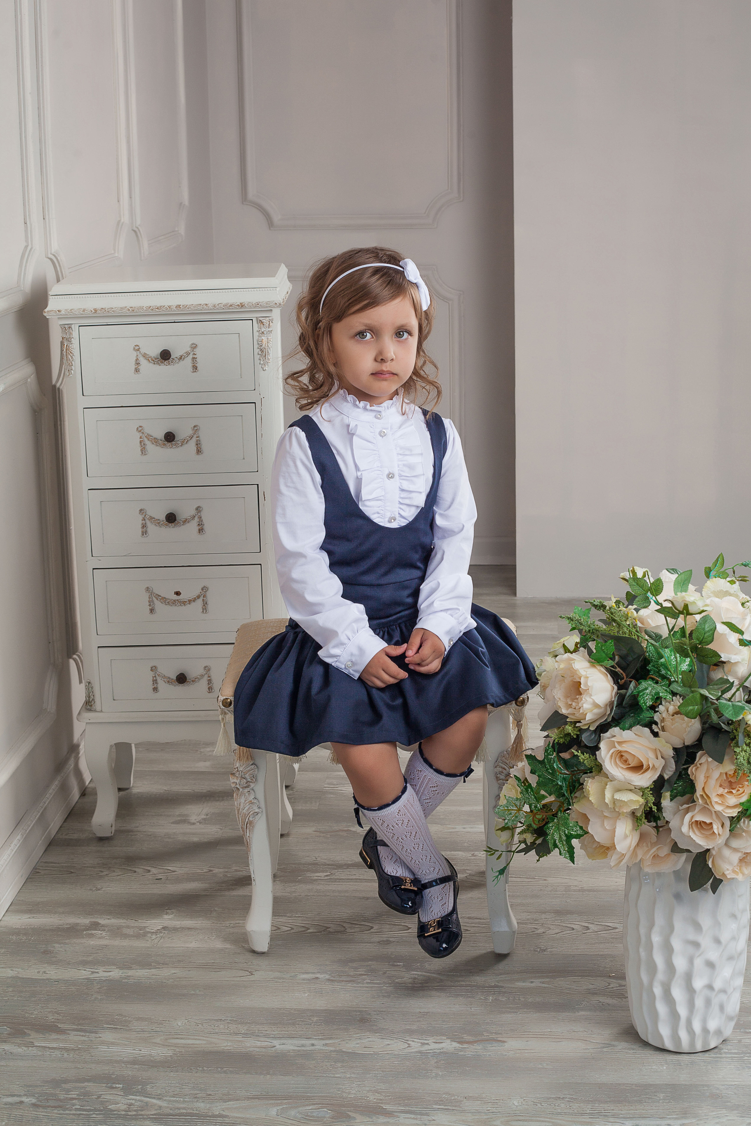 Школьная форма в студии. Фотограф Мальнева Юлия в Липецке, в Москве. Фотостудия MARU в Липецке