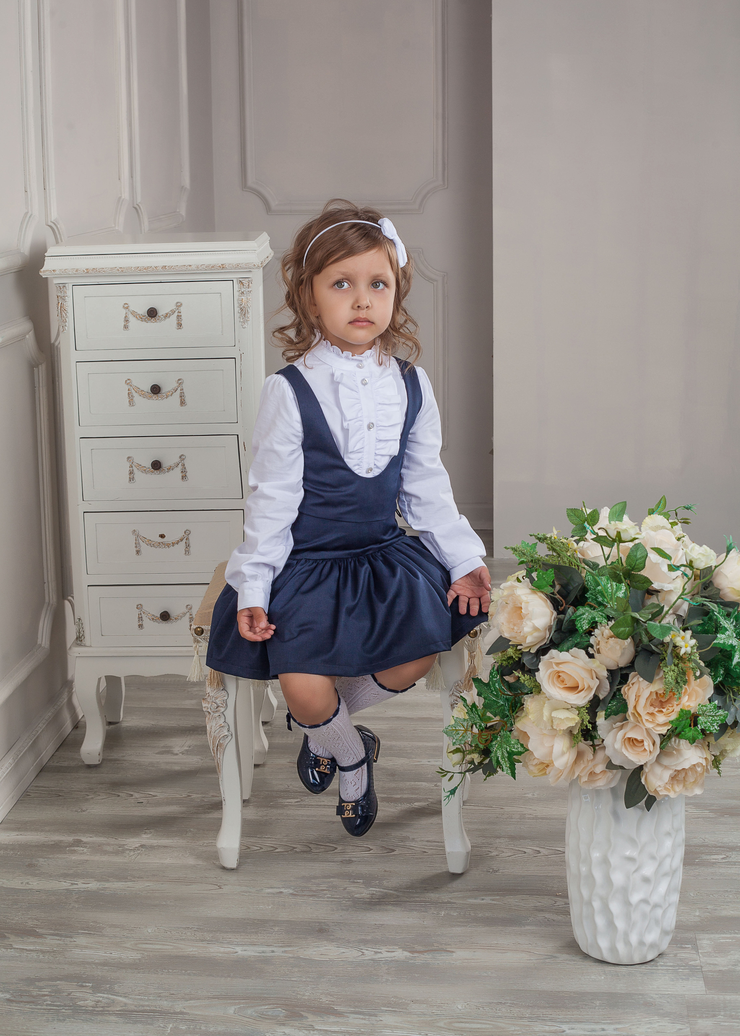 Школьная форма в студии. Фотограф Мальнева Юлия в Липецке, в Москве. Фотостудия MARU в Липецке