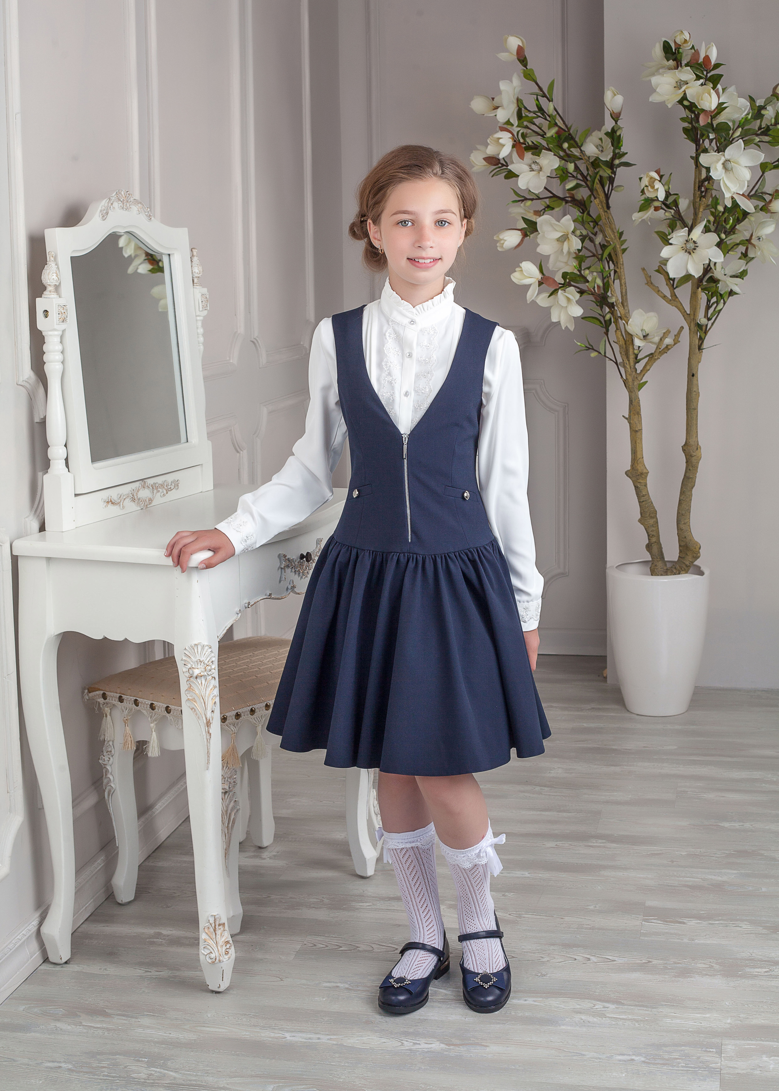Школьная форма в студии. Фотограф Мальнева Юлия в Липецке, в Москве. Фотостудия MARU в Липецке