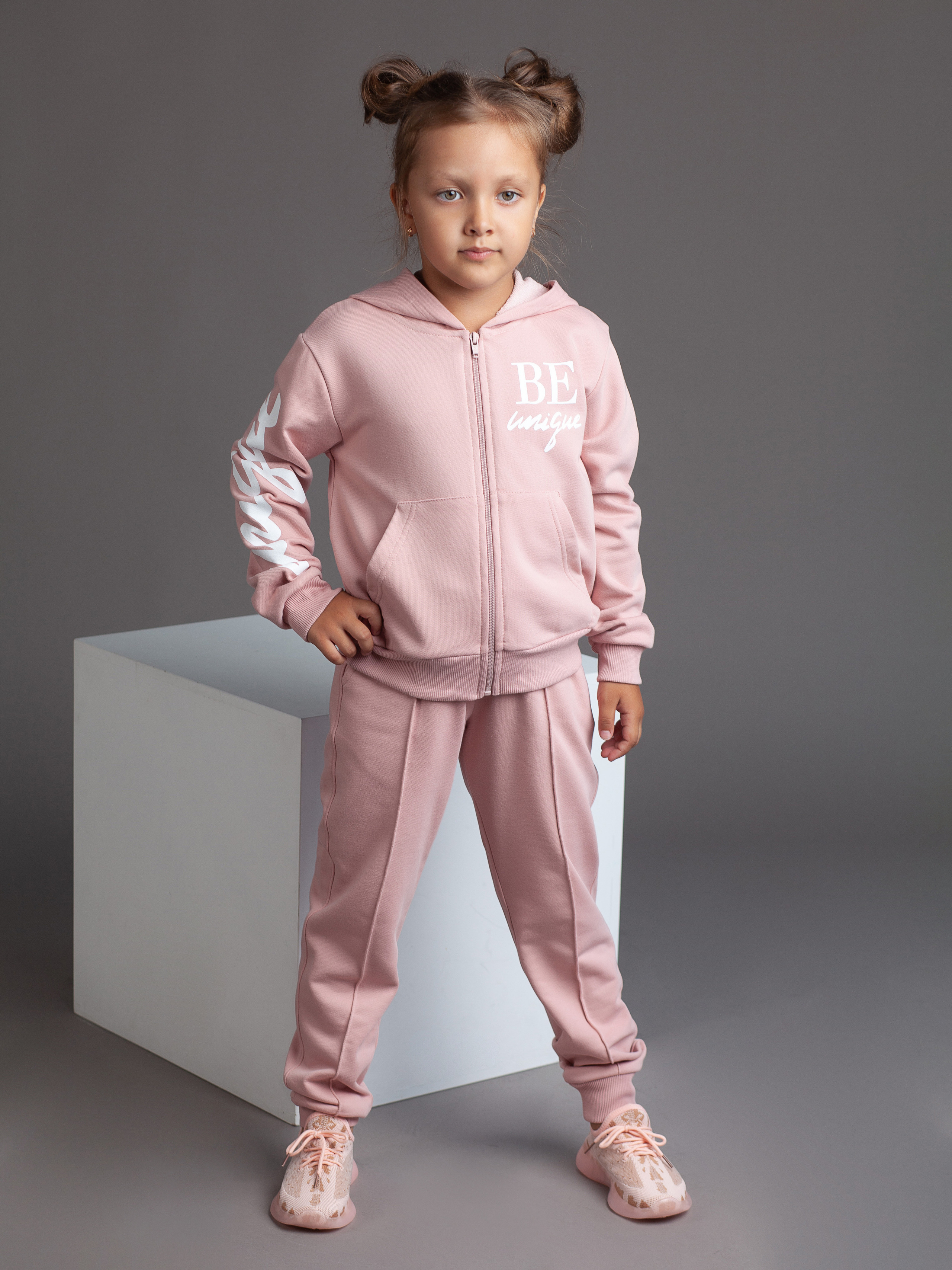 Съёмка одежды на моделях в студии. Фотограф Мальнева Юлия в Липецке, в Москве. Фотостудия MARU в Липецке