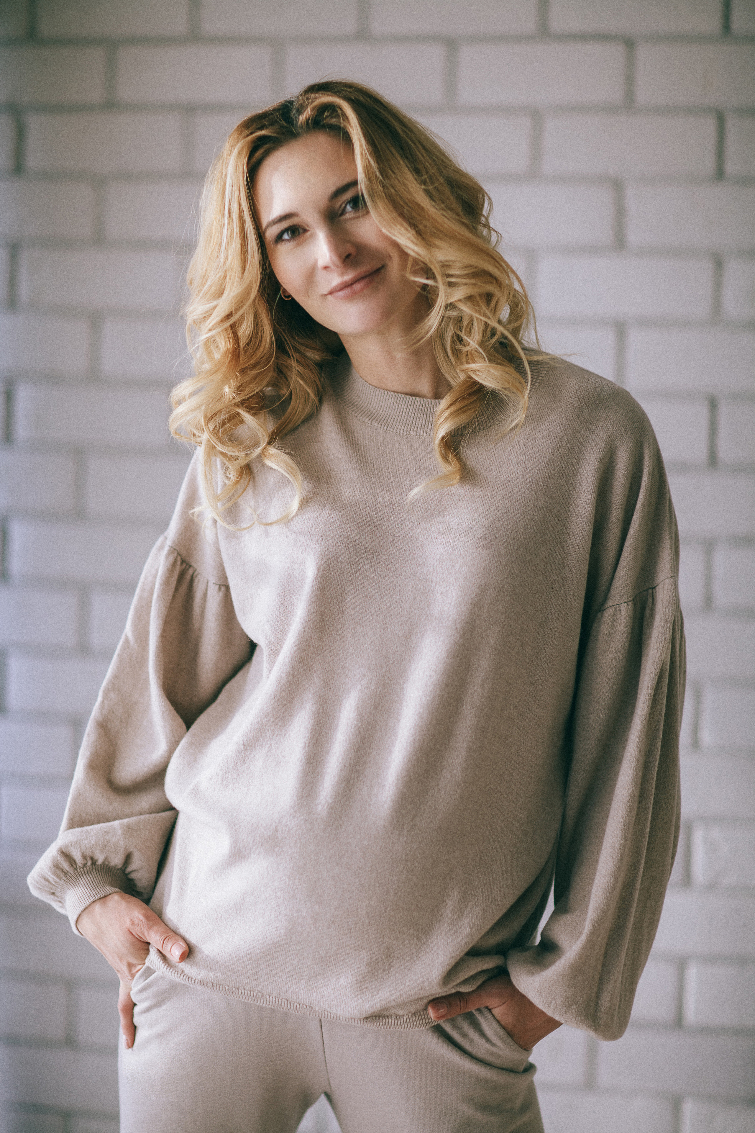 Съёмка для бренда одежды для беременных. Фотограф Мальнева Юлия в Липецке, в Москве. Фотостудия MARU в Липецке