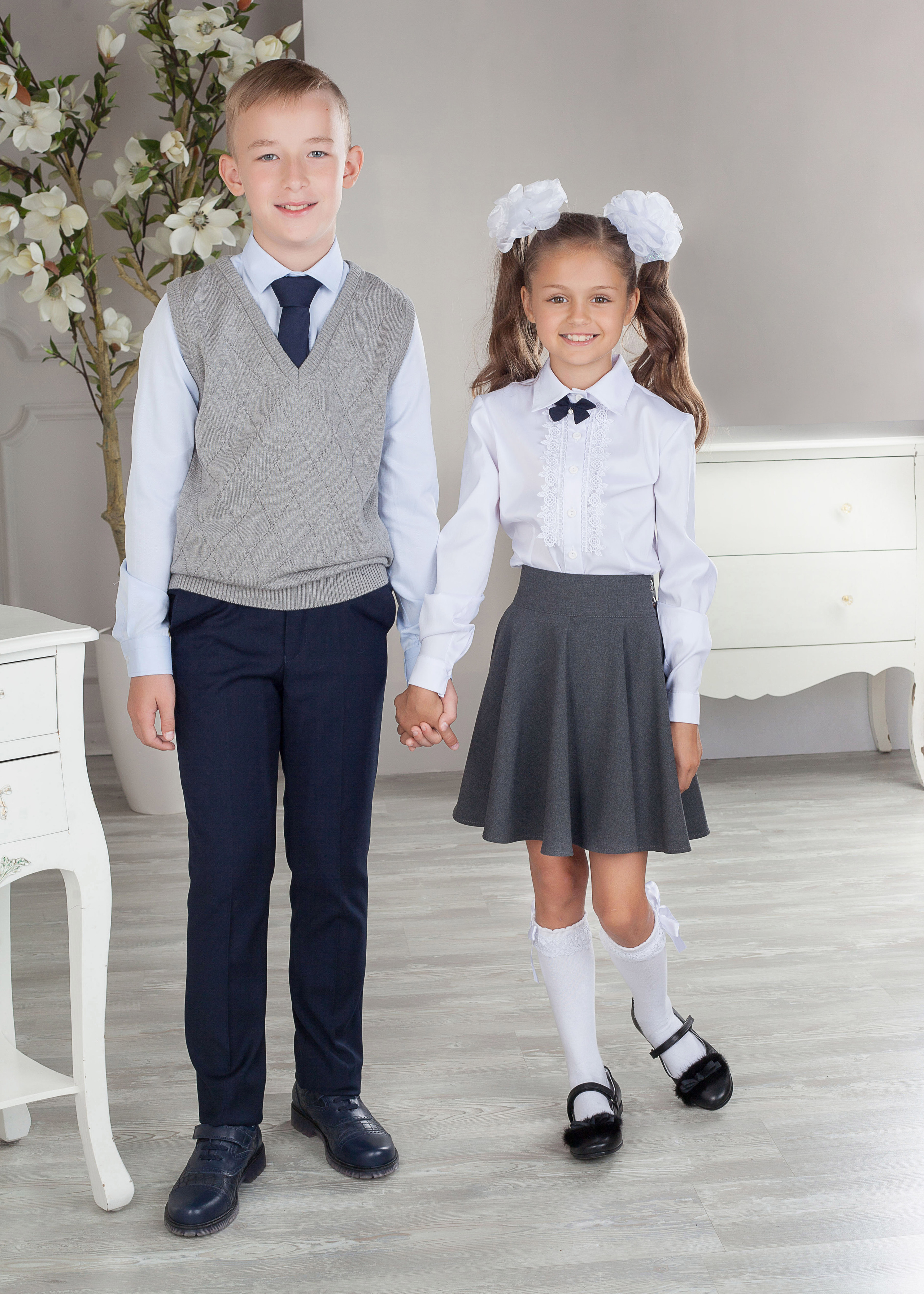 Школьная форма в студии. Фотограф Мальнева Юлия в Липецке, в Москве. Фотостудия MARU в Липецке