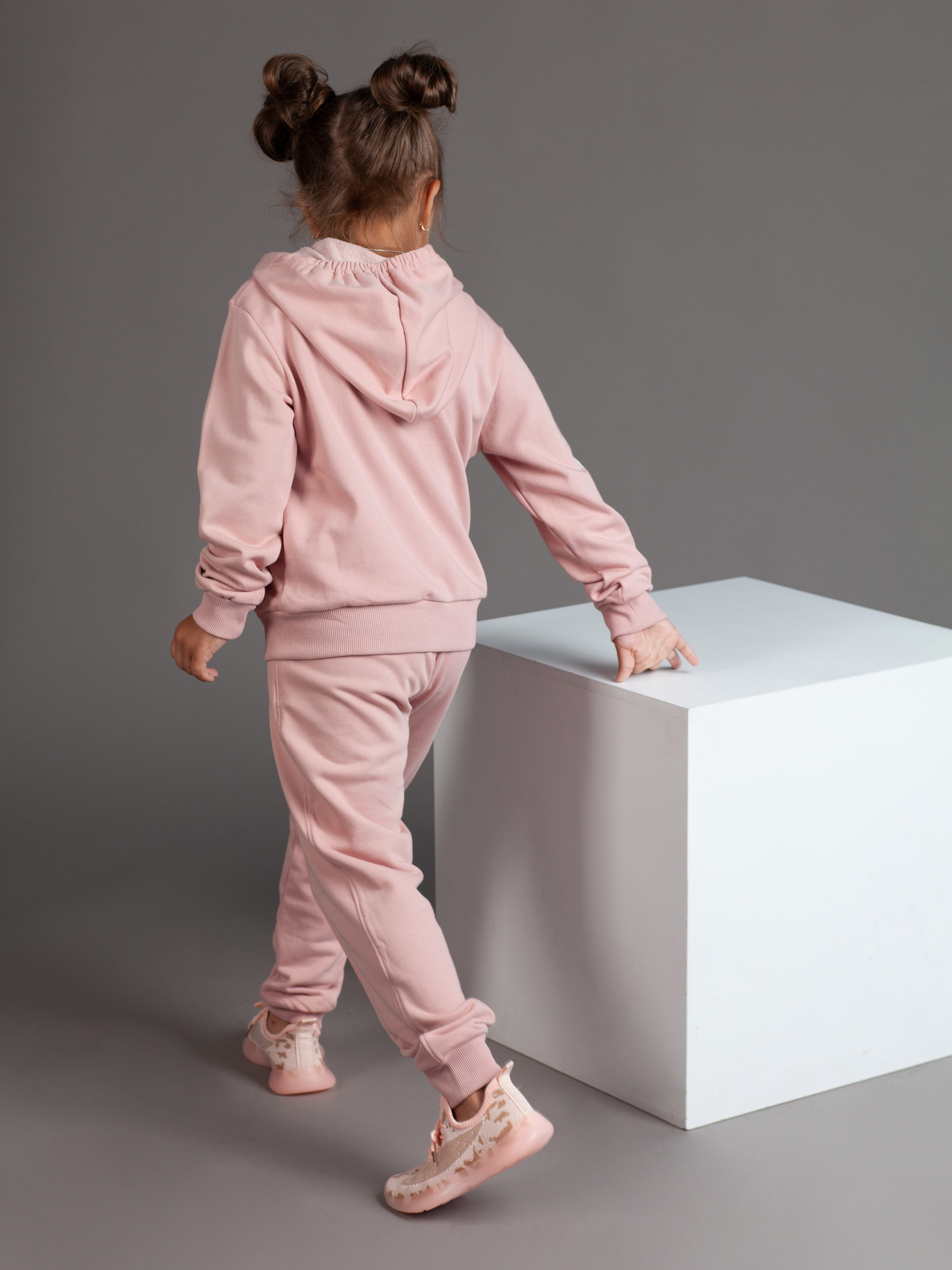 Съёмка одежды на моделях в студии. Фотограф Мальнева Юлия в Липецке, в Москве. Фотостудия MARU в Липецке