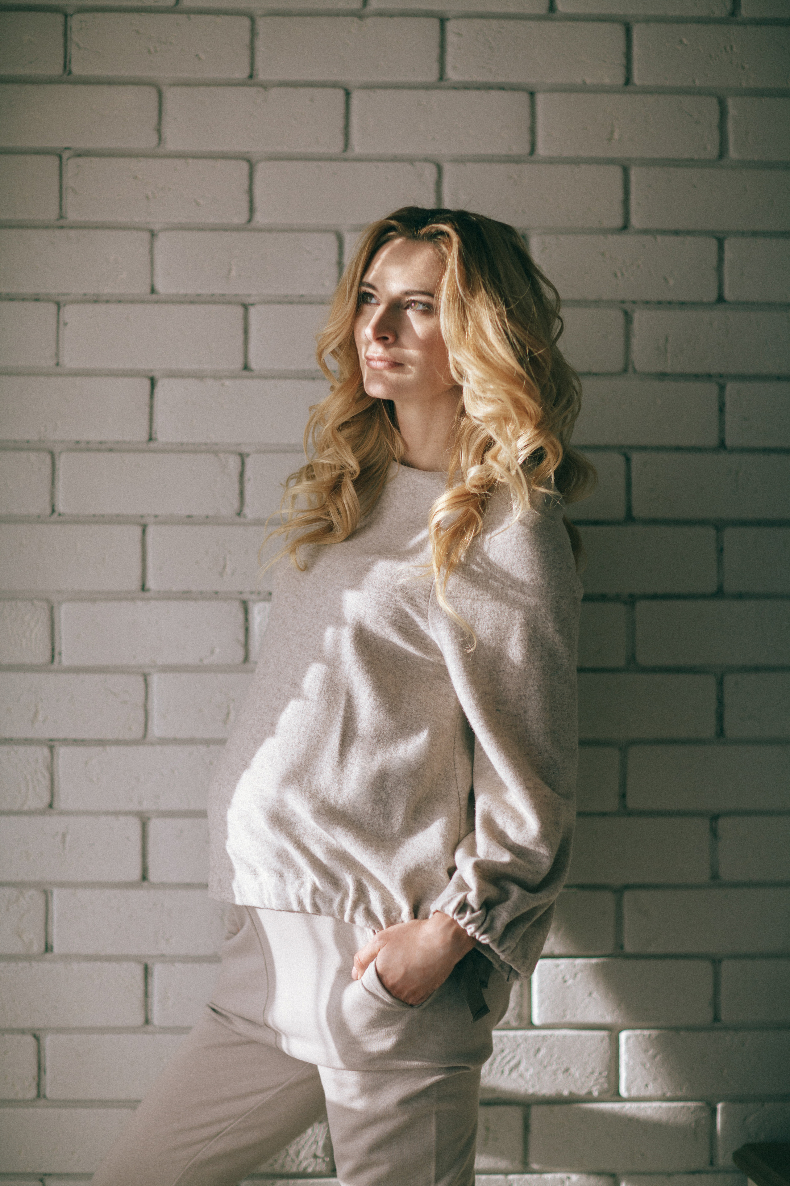 Съёмка для бренда одежды для беременных. Фотограф Мальнева Юлия в Липецке, в Москве. Фотостудия MARU в Липецке