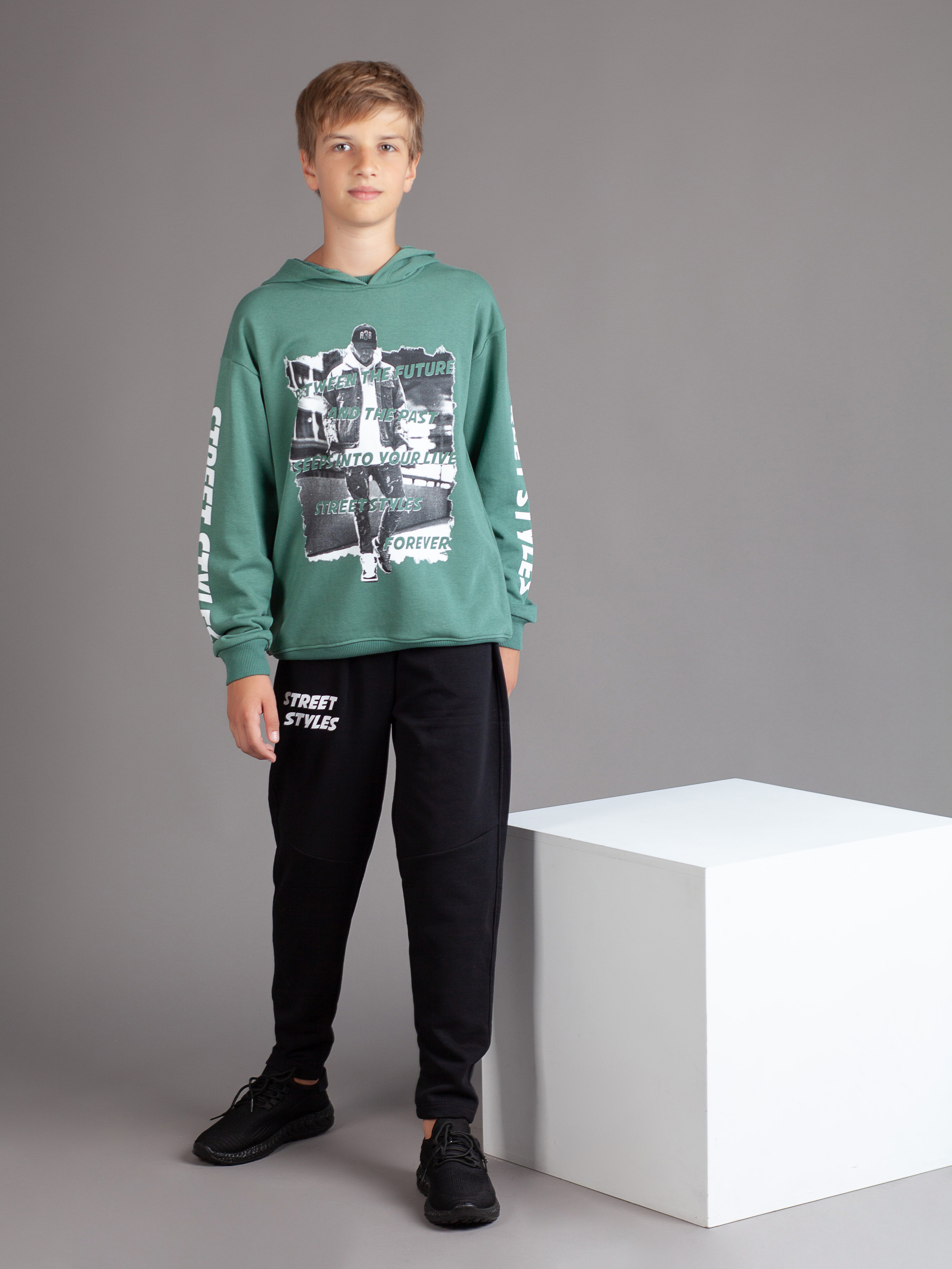 Съёмка одежды на моделях в студии. Фотограф Мальнева Юлия в Липецке, в Москве. Фотостудия MARU в Липецке