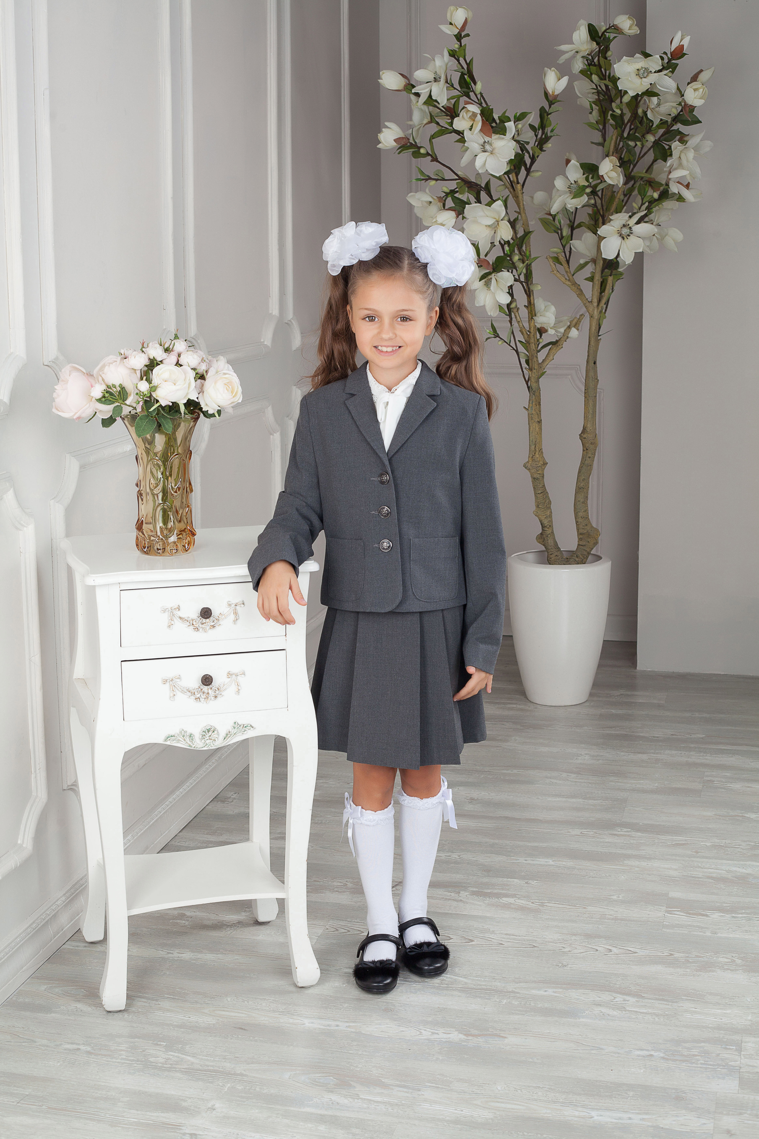 Школьная форма в студии. Фотограф Мальнева Юлия в Липецке, в Москве. Фотостудия MARU в Липецке