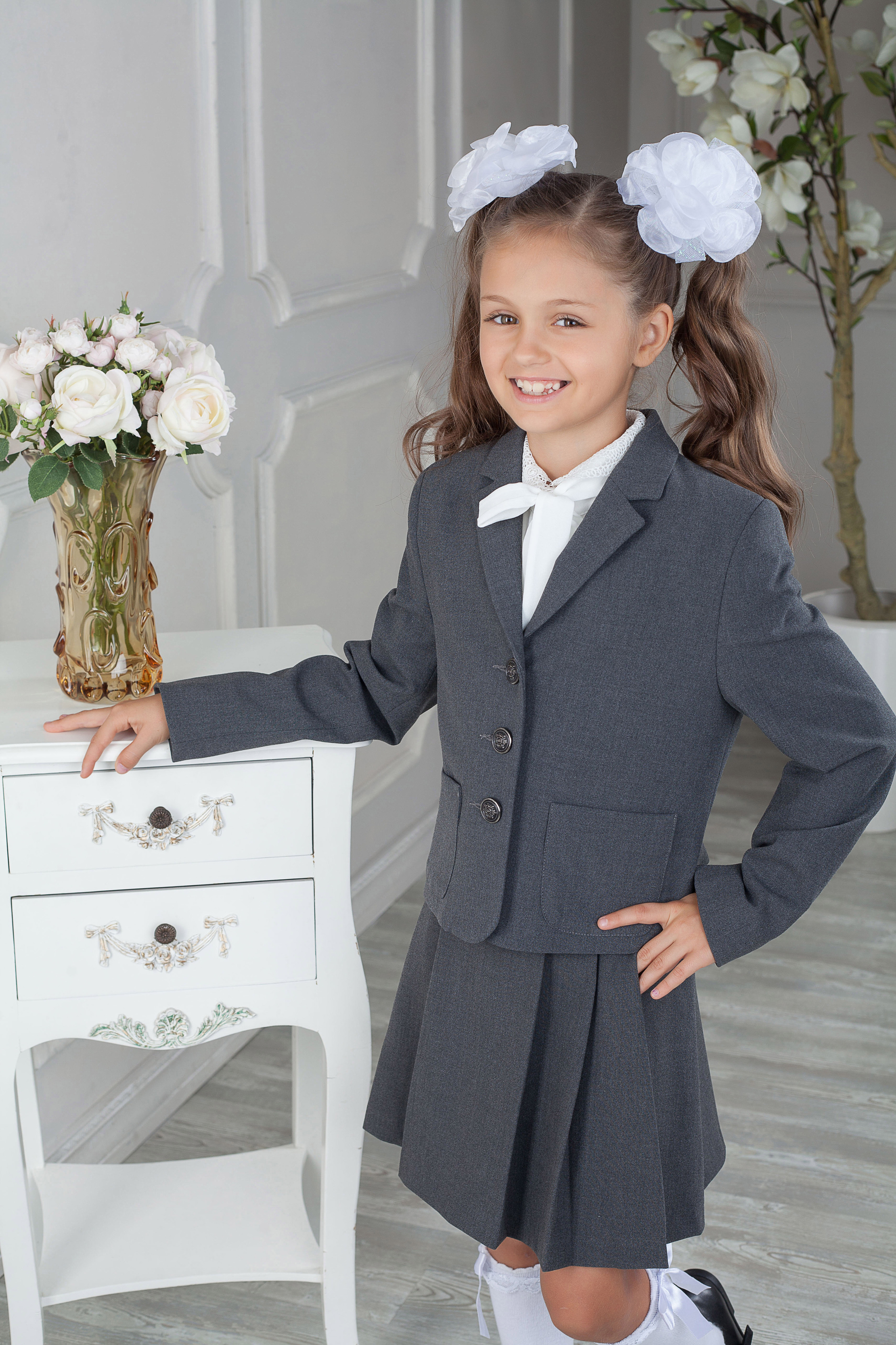 Школьная форма в студии. Фотограф Мальнева Юлия в Липецке, в Москве. Фотостудия MARU в Липецке