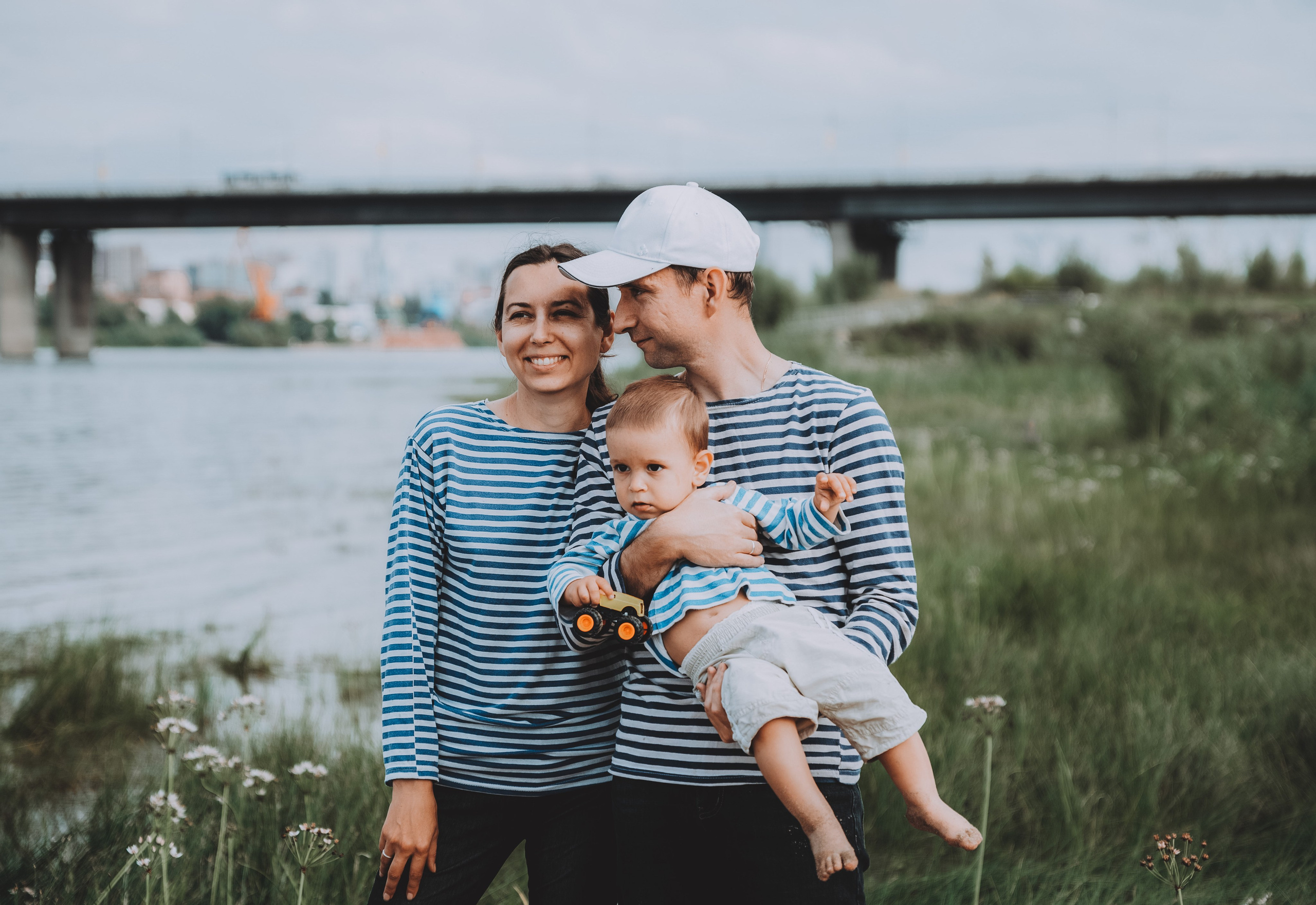 Семья у реки. Фотограф в Новосибирске