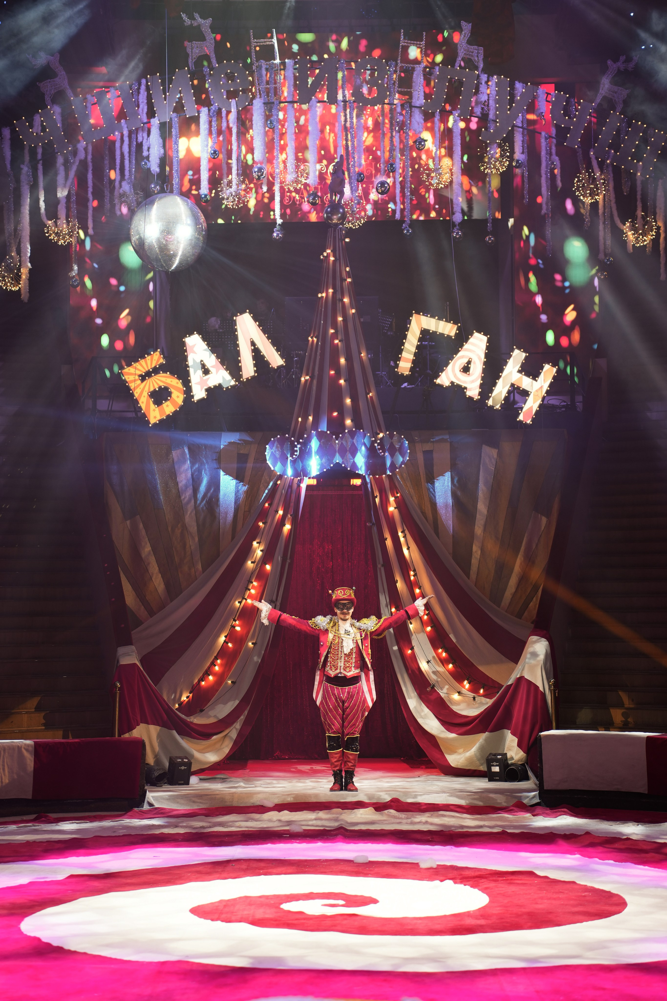 Цирк. Анна Жукова — Режиссёр кино и цирка, сценарист, фотограф