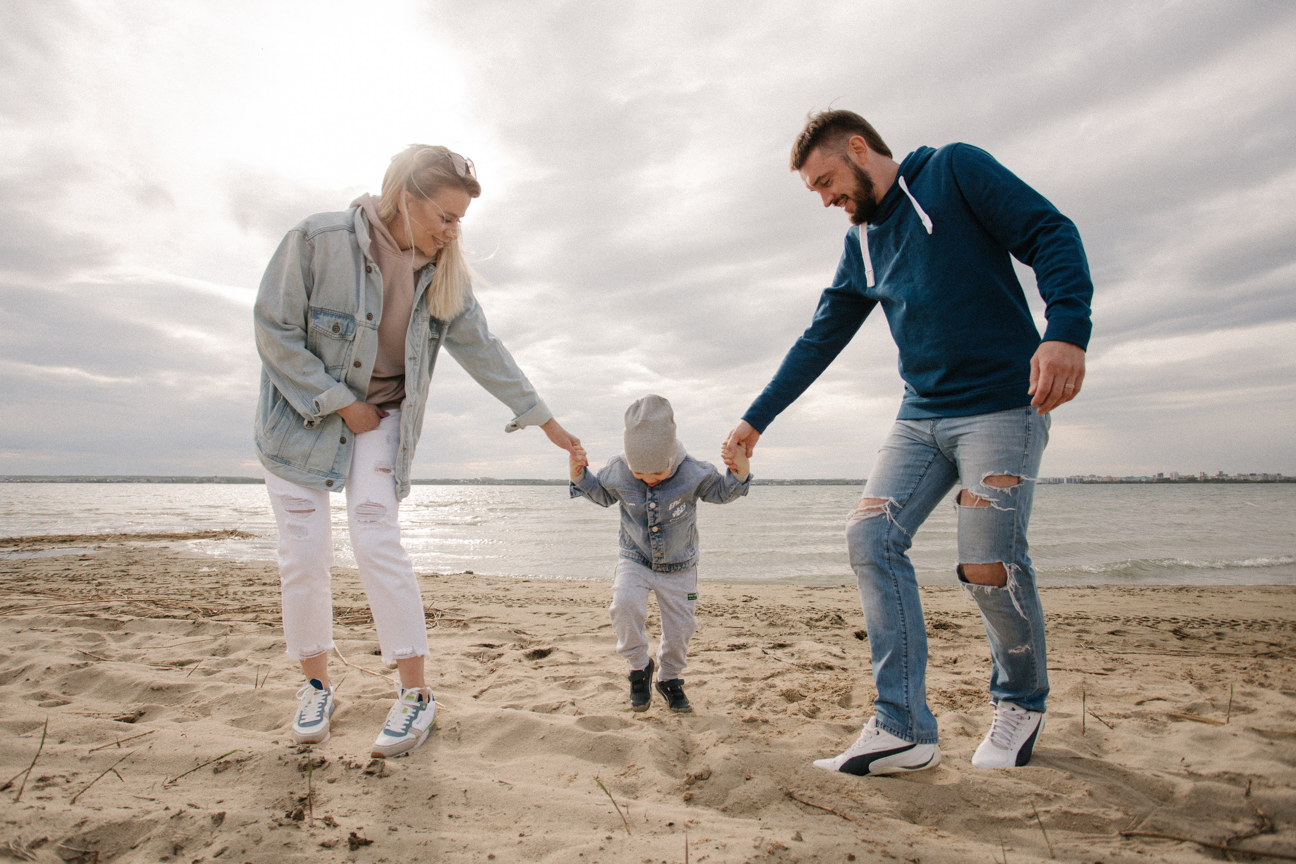Прогулочная семейная съемка на берегу Смолино. Свадебный фотограф Челябинск Зиненко Виктория