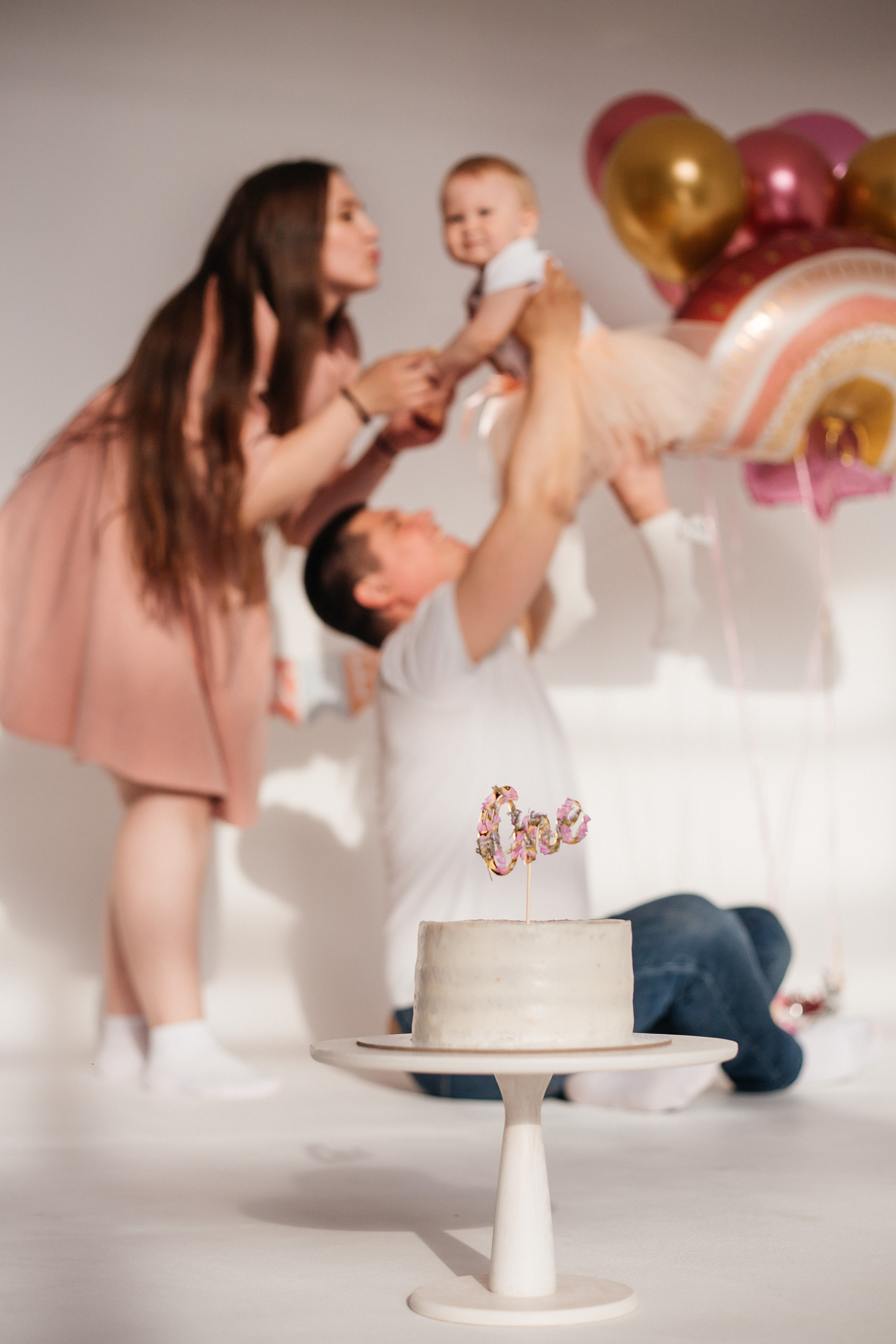 Фотосессия в честь годика Софии в фотостудии Челябинска. Свадебный фотограф Челябинск Зиненко Виктория