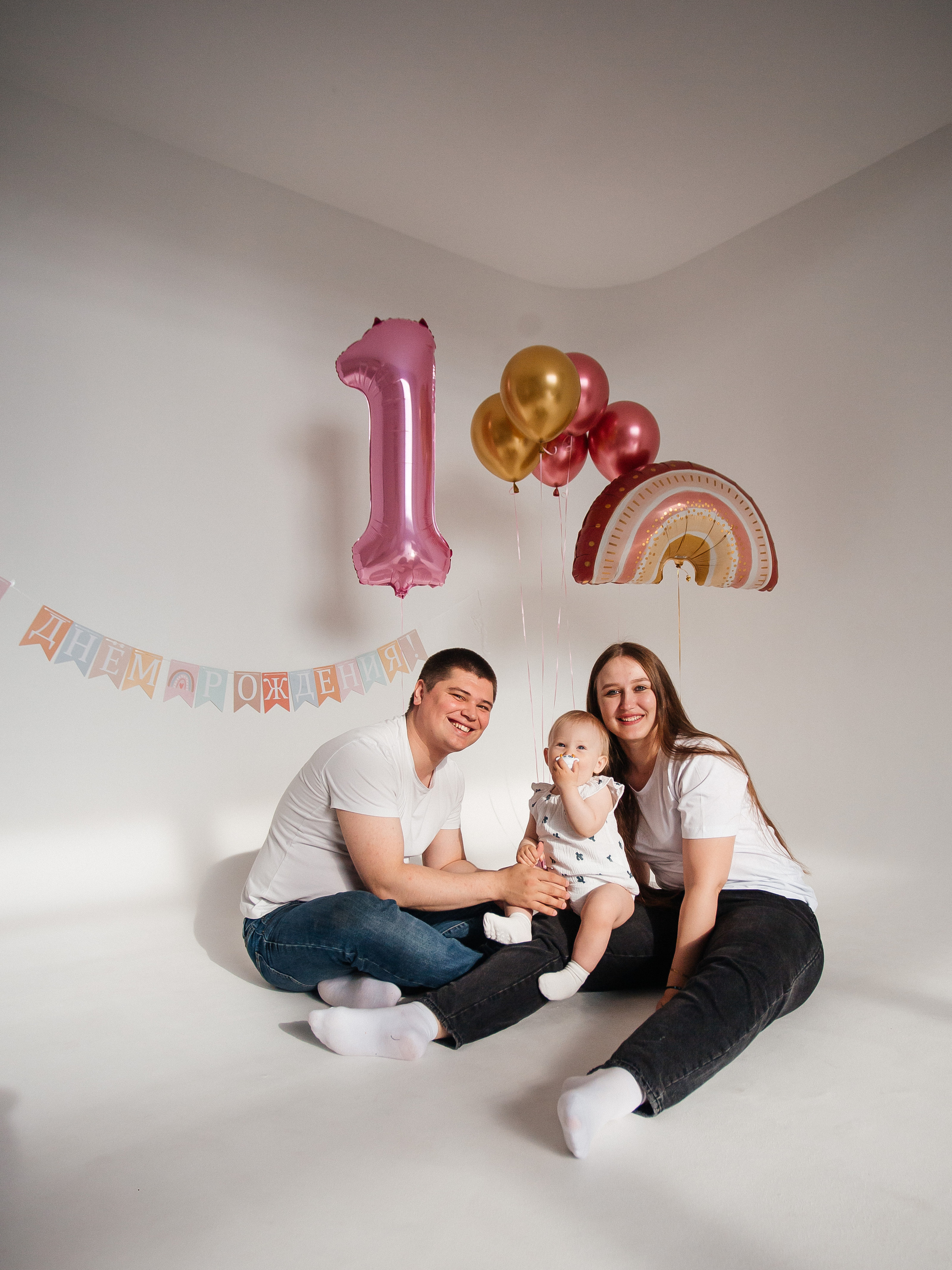 Фотосессия в честь годика Софии в фотостудии Челябинска. Свадебный фотограф Челябинск Зиненко Виктория