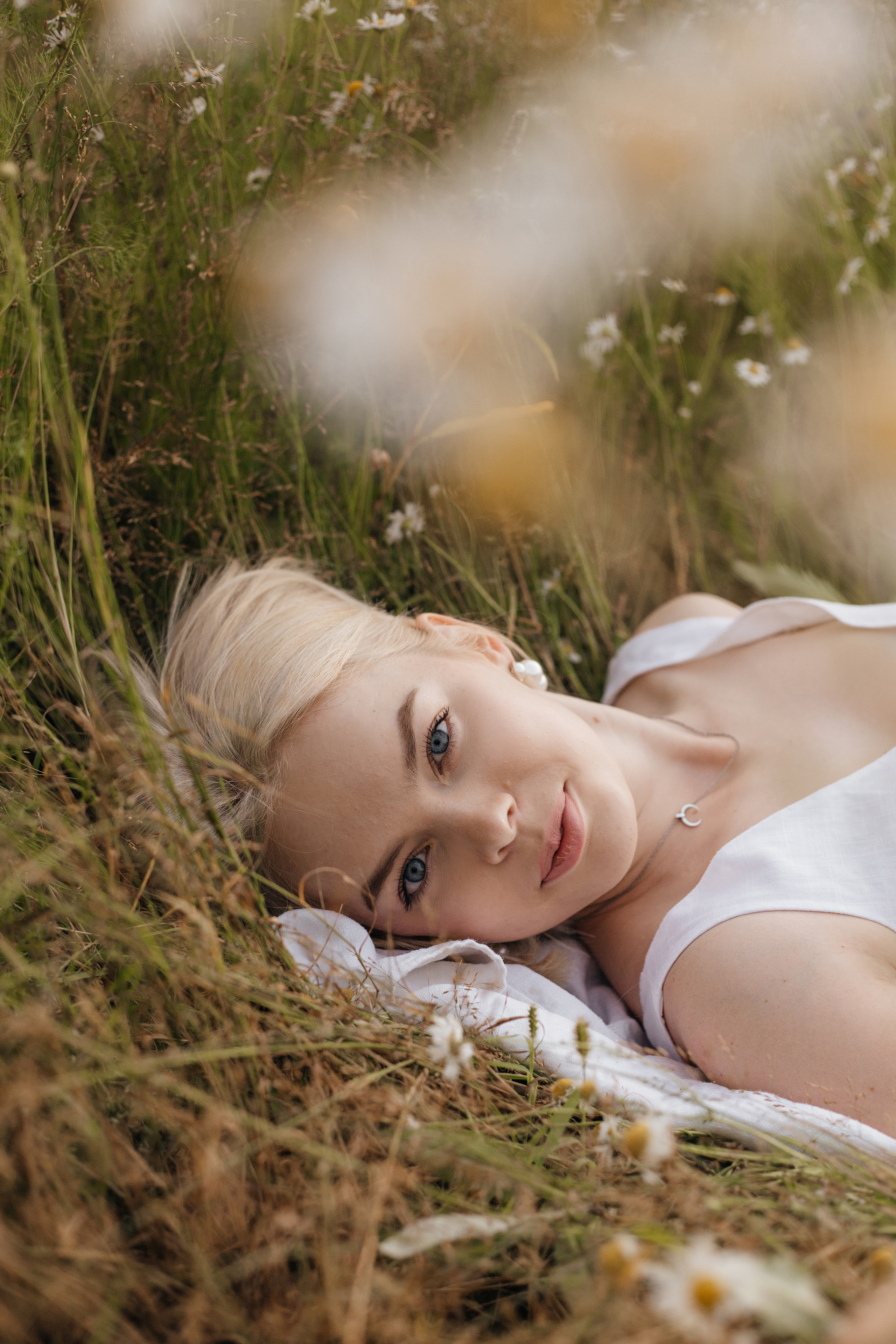 Фотосессия с ромашками Челябинск. Свадебный фотограф Челябинск Зиненко Виктория