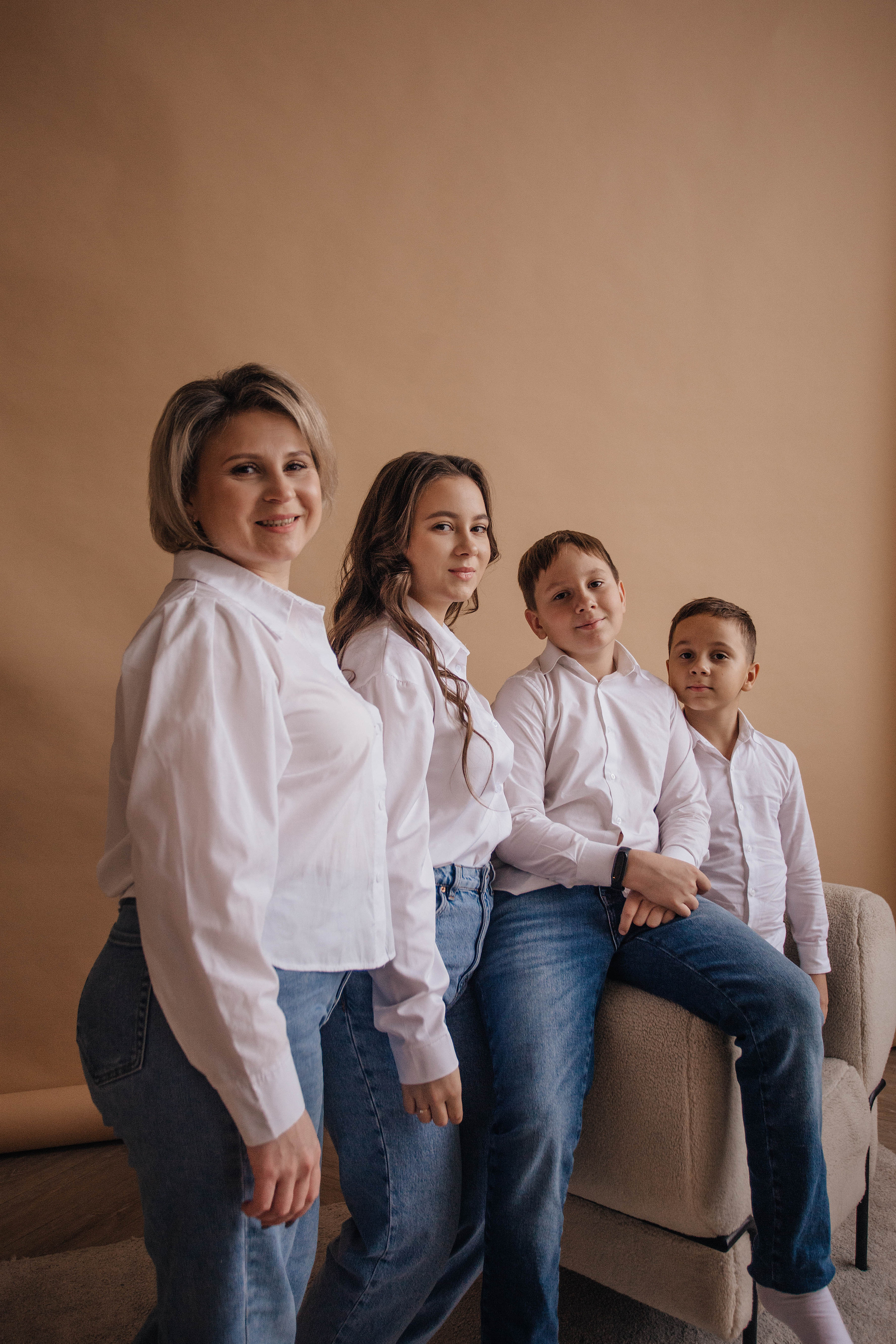 Новогодняя фотосессия семьи в фотостудии Челябинска. Свадебный фотограф Челябинск Зиненко Виктория