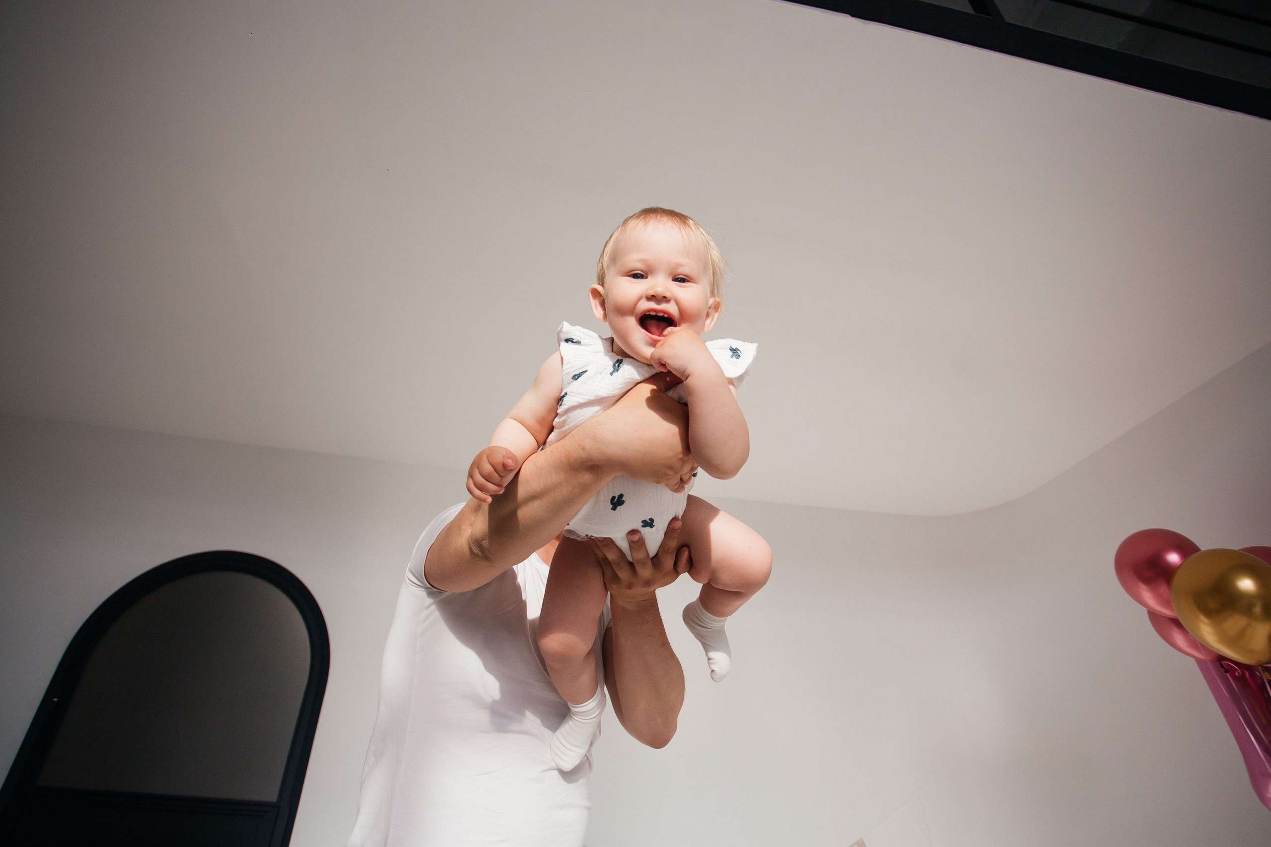 Фотосессия в честь годика Софии в фотостудии Челябинска. Свадебный фотограф Челябинск Зиненко Виктория