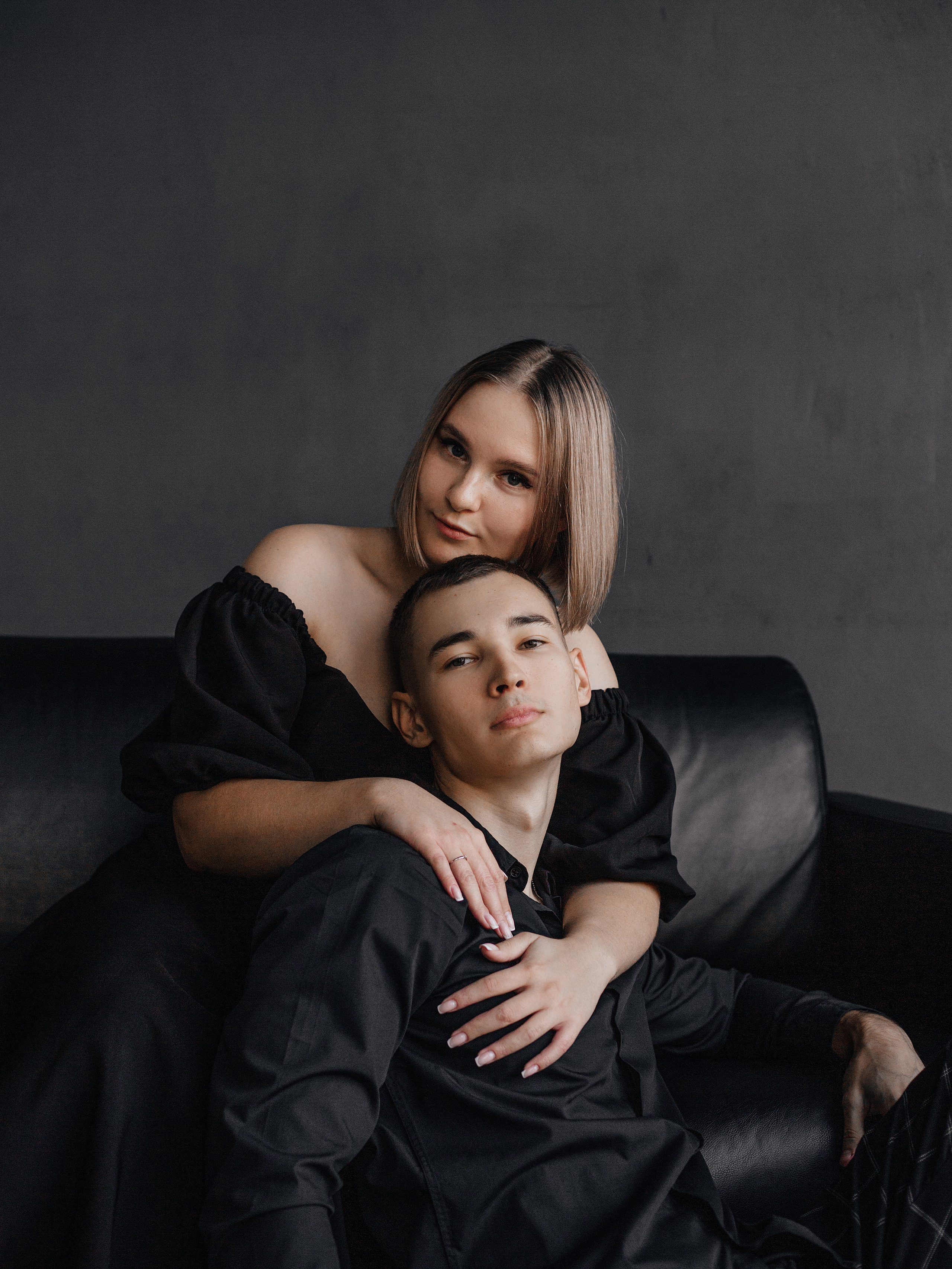 Предсвадебная съемка пары в темной фотостудии Челябинска. Свадебный фотограф Челябинск Зиненко Виктория