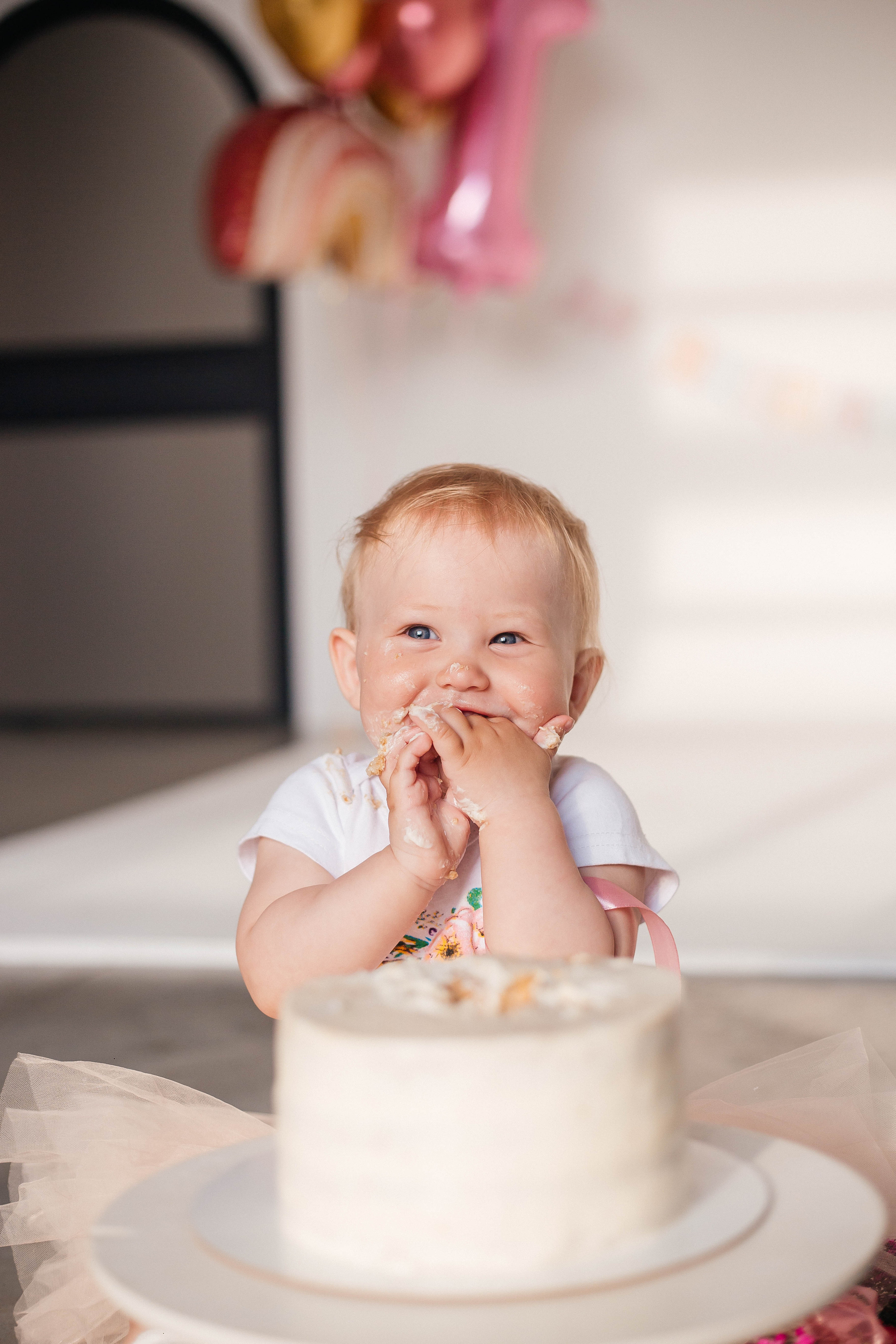 Фотосессия в честь годика Софии в фотостудии Челябинска. Свадебный фотограф Челябинск Зиненко Виктория