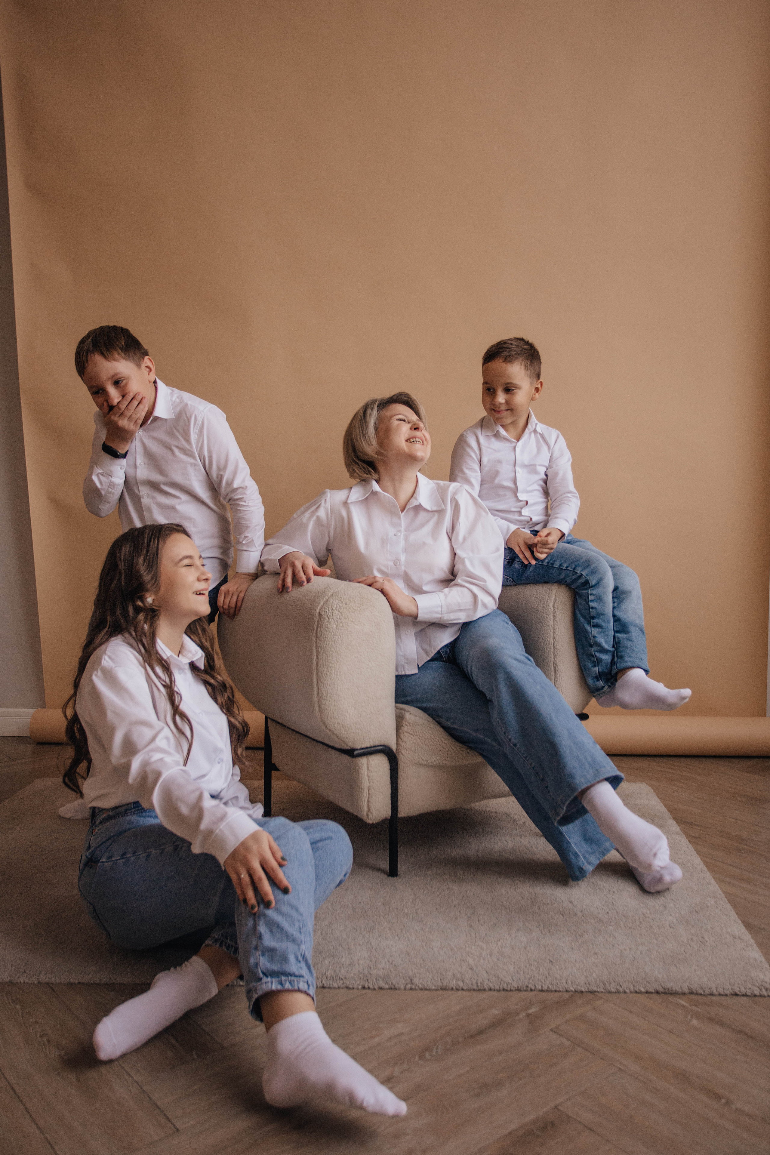 Новогодняя фотосессия семьи в фотостудии Челябинска. Свадебный фотограф Челябинск Зиненко Виктория