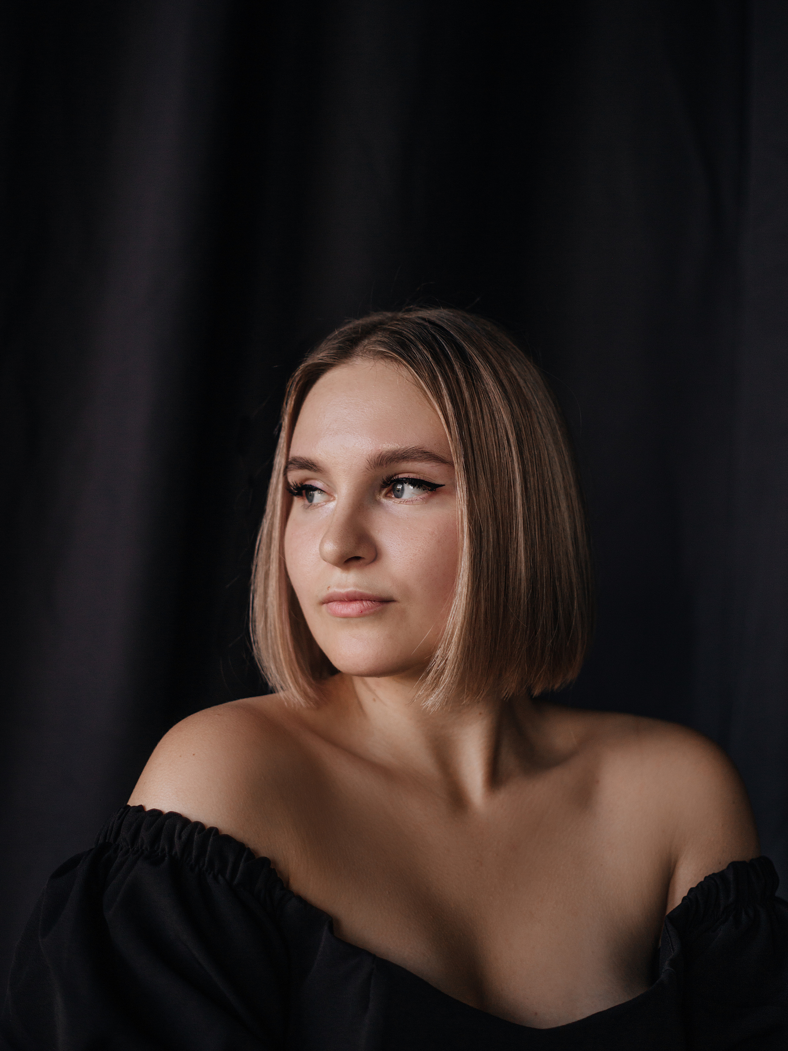 Предсвадебная съемка пары в темной фотостудии Челябинска. Свадебный фотограф Челябинск Зиненко Виктория