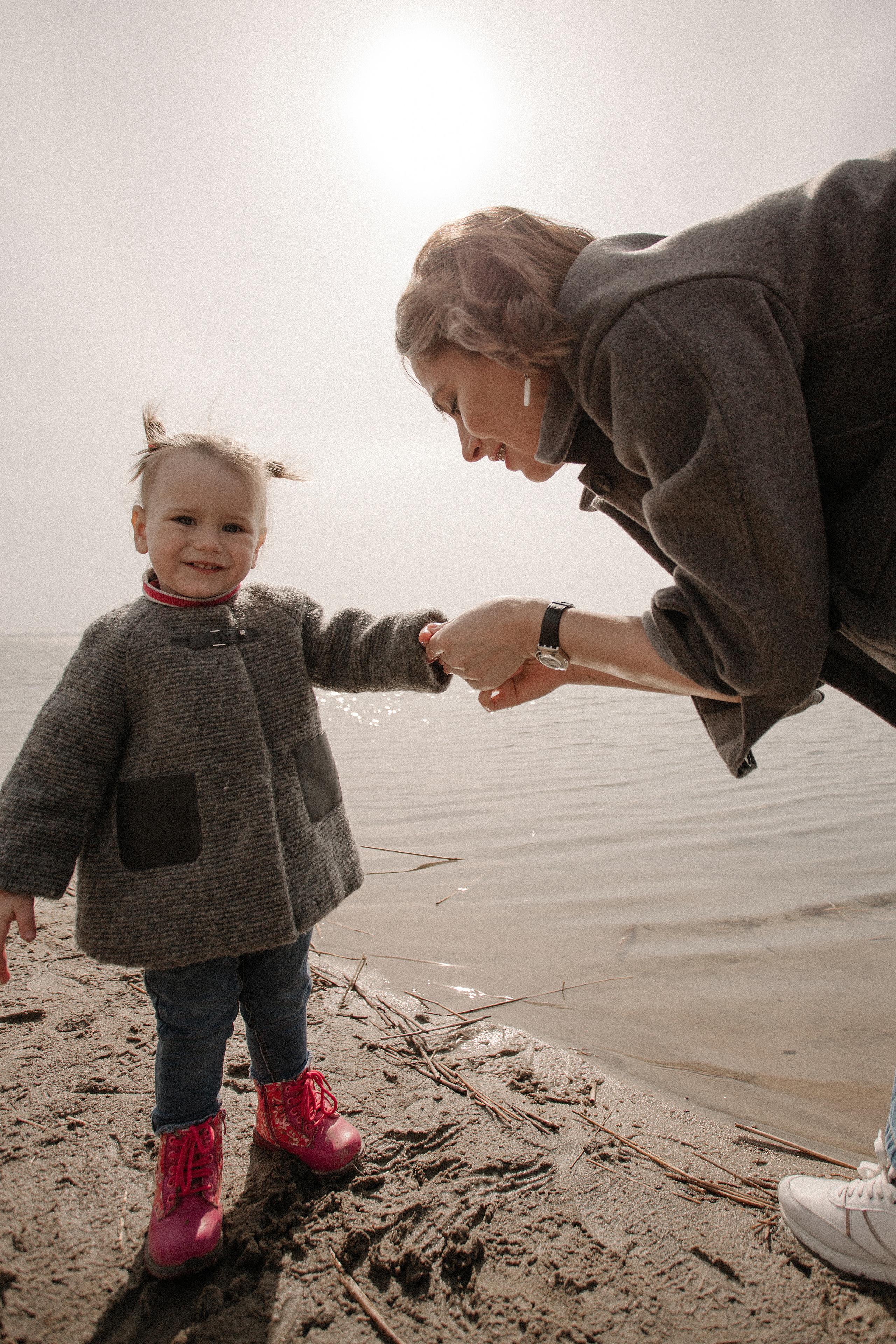 Прогулочная фотосессия мамы и дочери на берегу озера Смолино. Свадебный фотограф Челябинск Зиненко Виктория