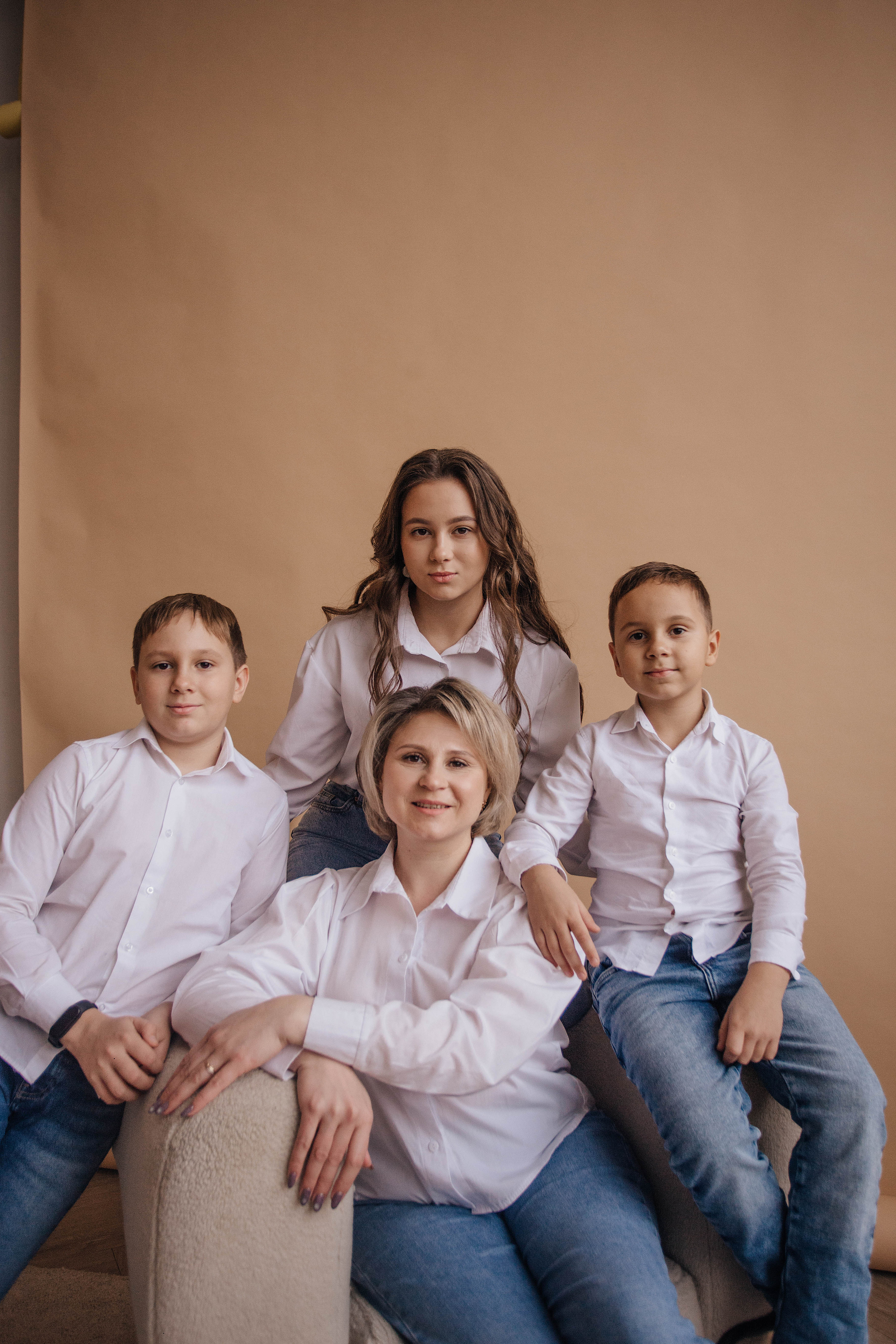 Новогодняя фотосессия семьи в фотостудии Челябинска. Свадебный фотограф Челябинск Зиненко Виктория