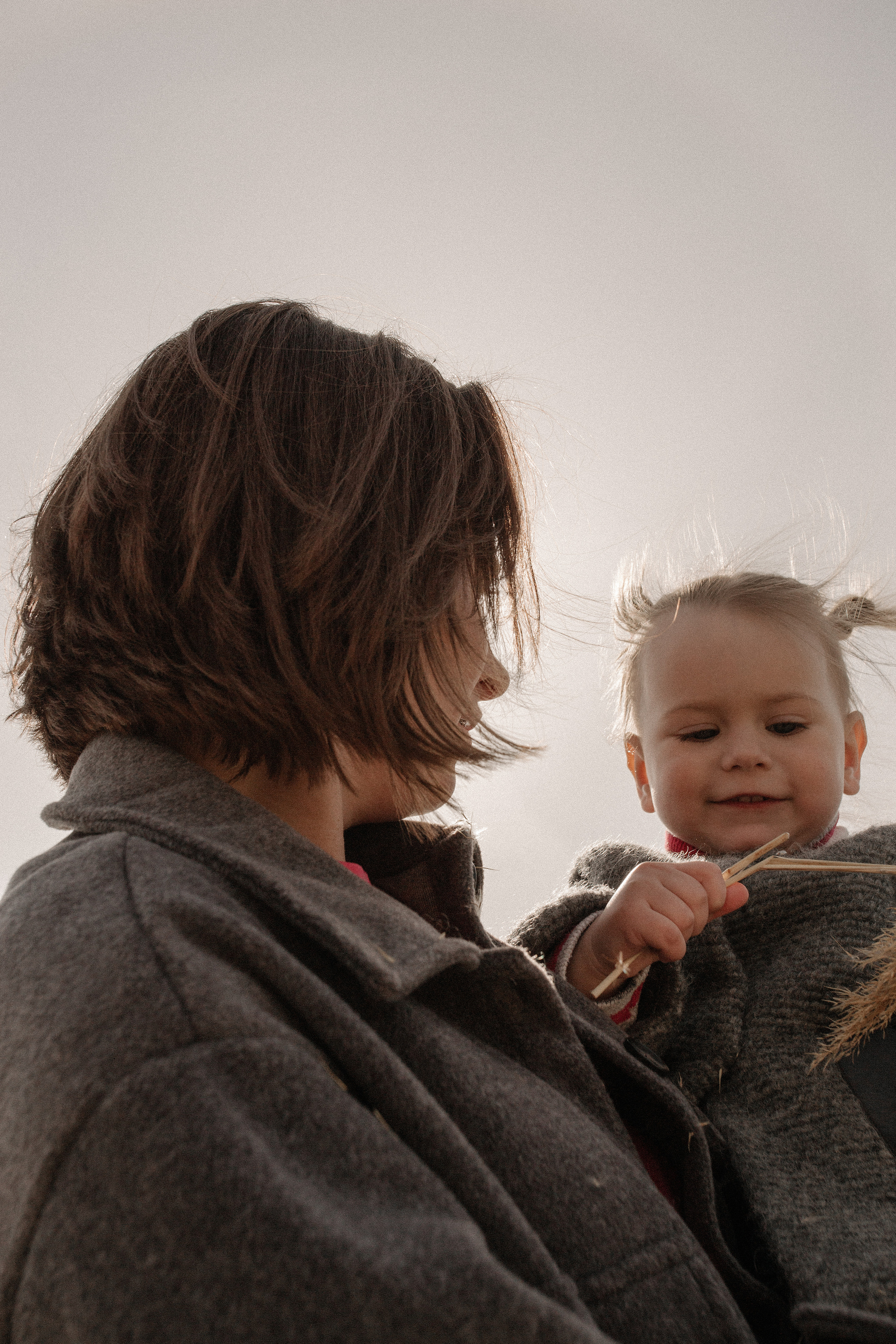 Прогулочная фотосессия мамы и дочери на берегу озера Смолино. Свадебный фотограф Челябинск Зиненко Виктория